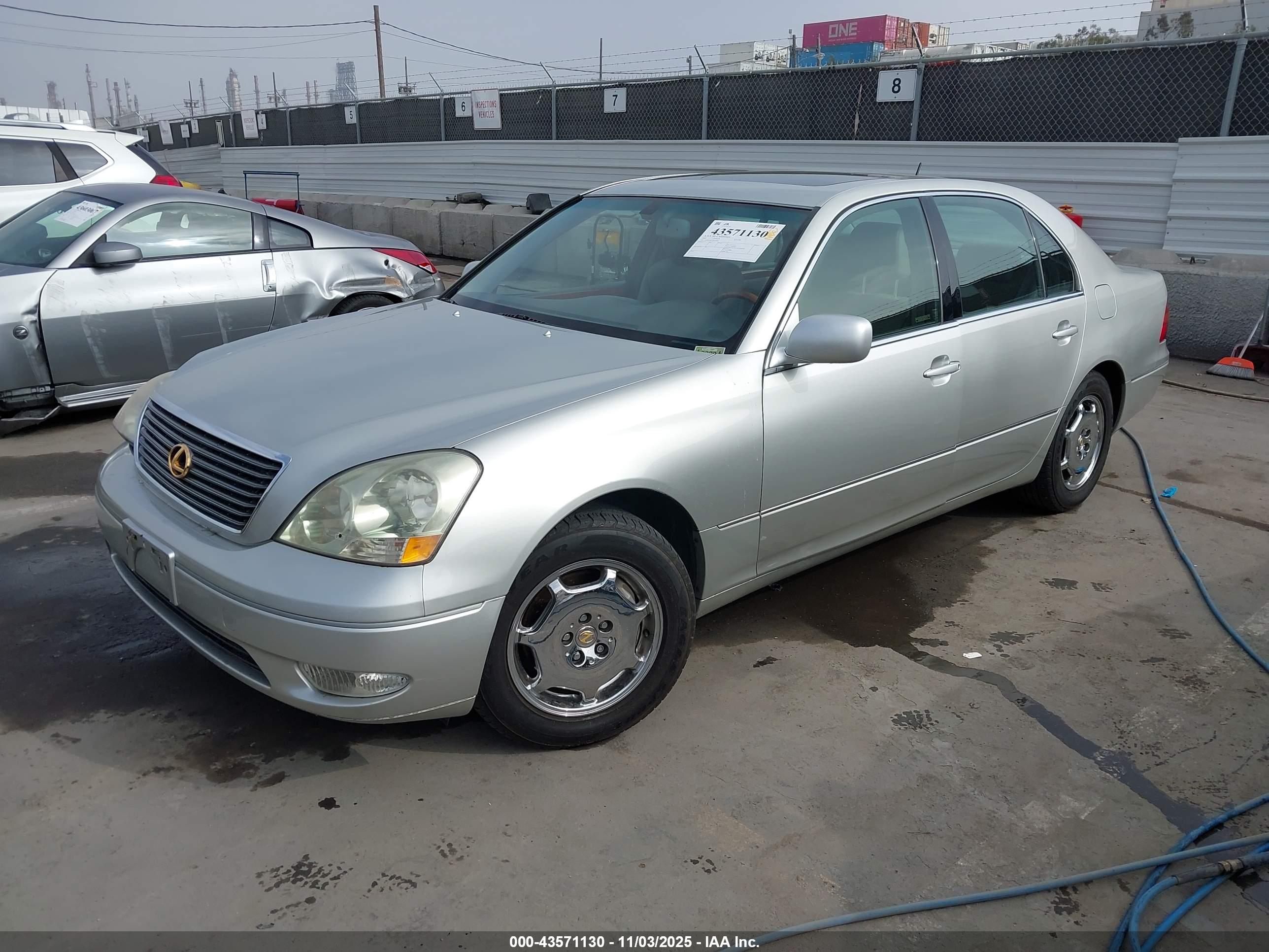 LEXUS LS image 2
