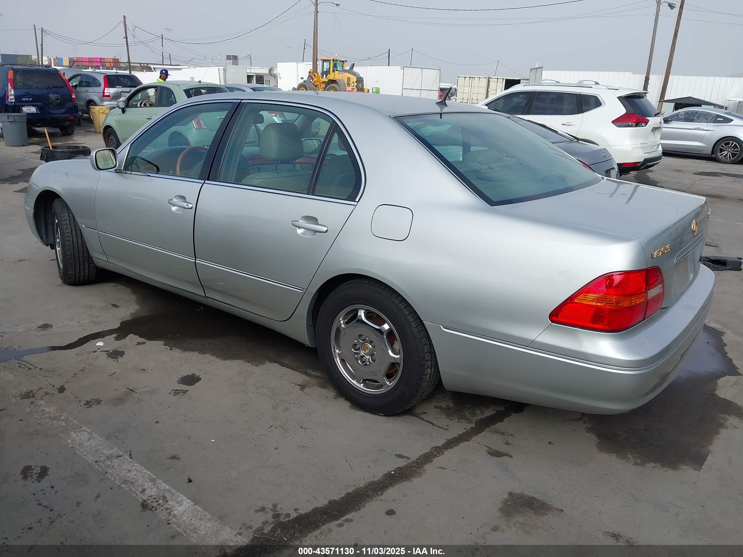 LEXUS LS image 3