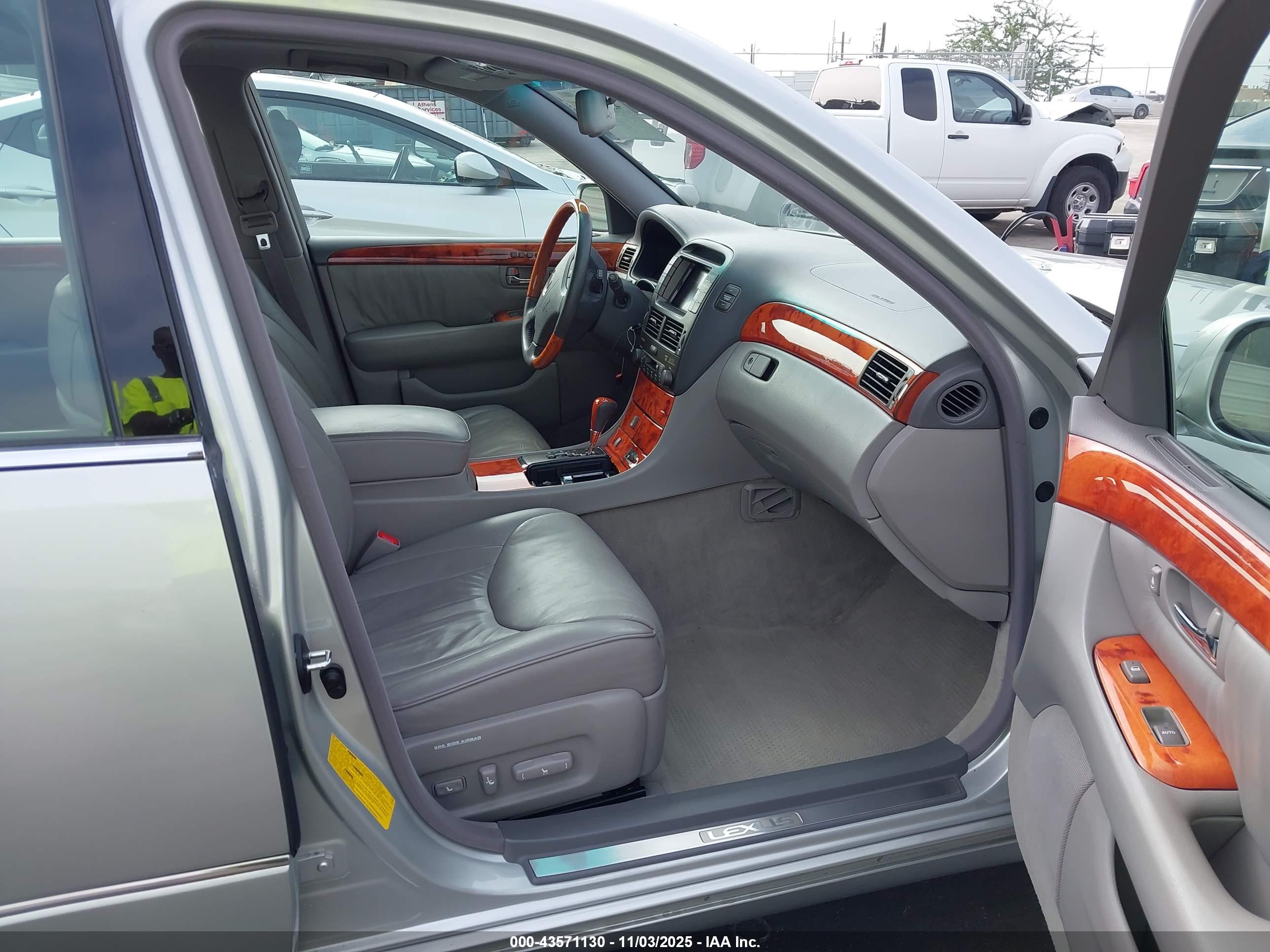 LEXUS LS image 5