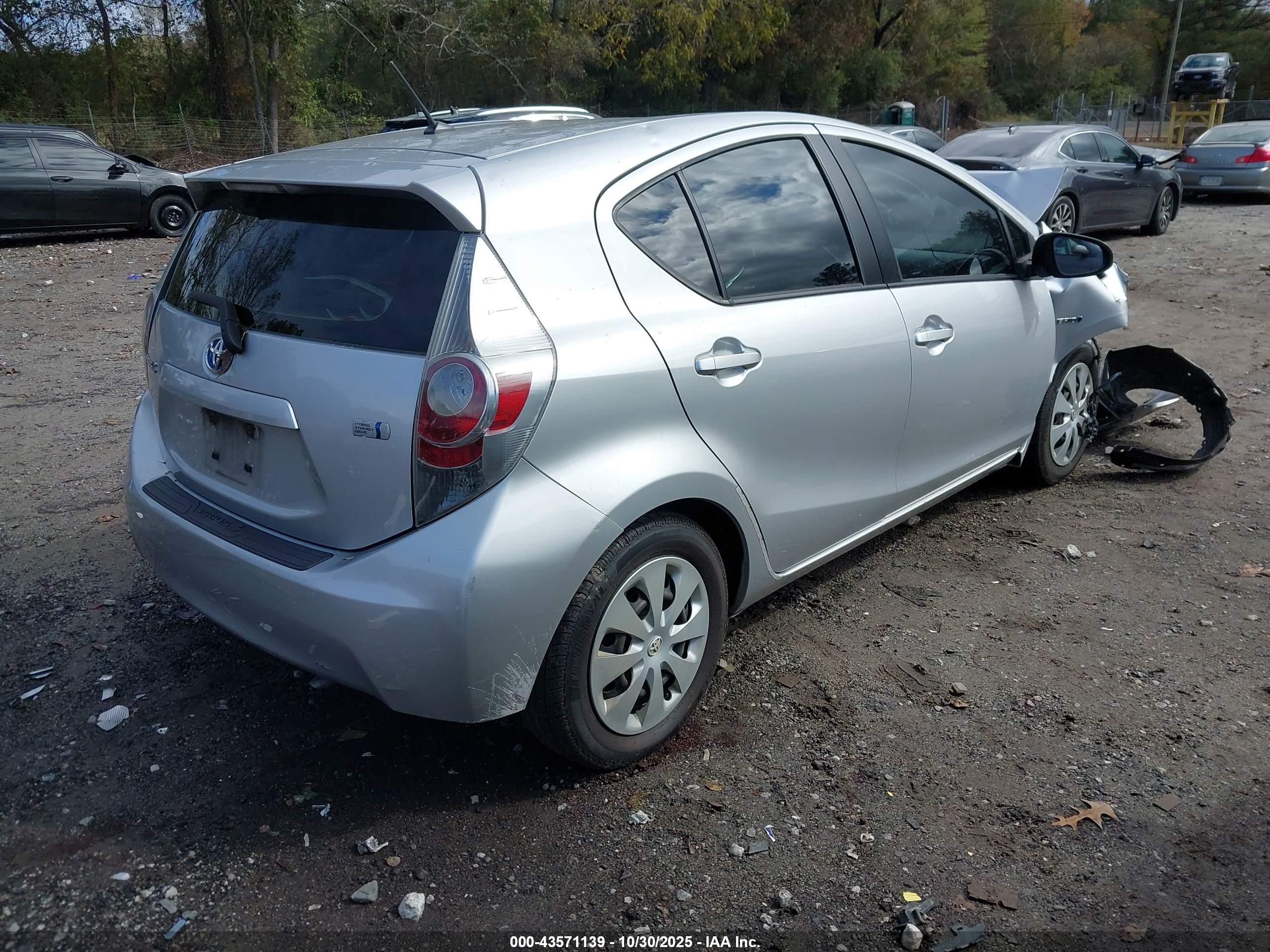 TOYOTA PRIUS image 4