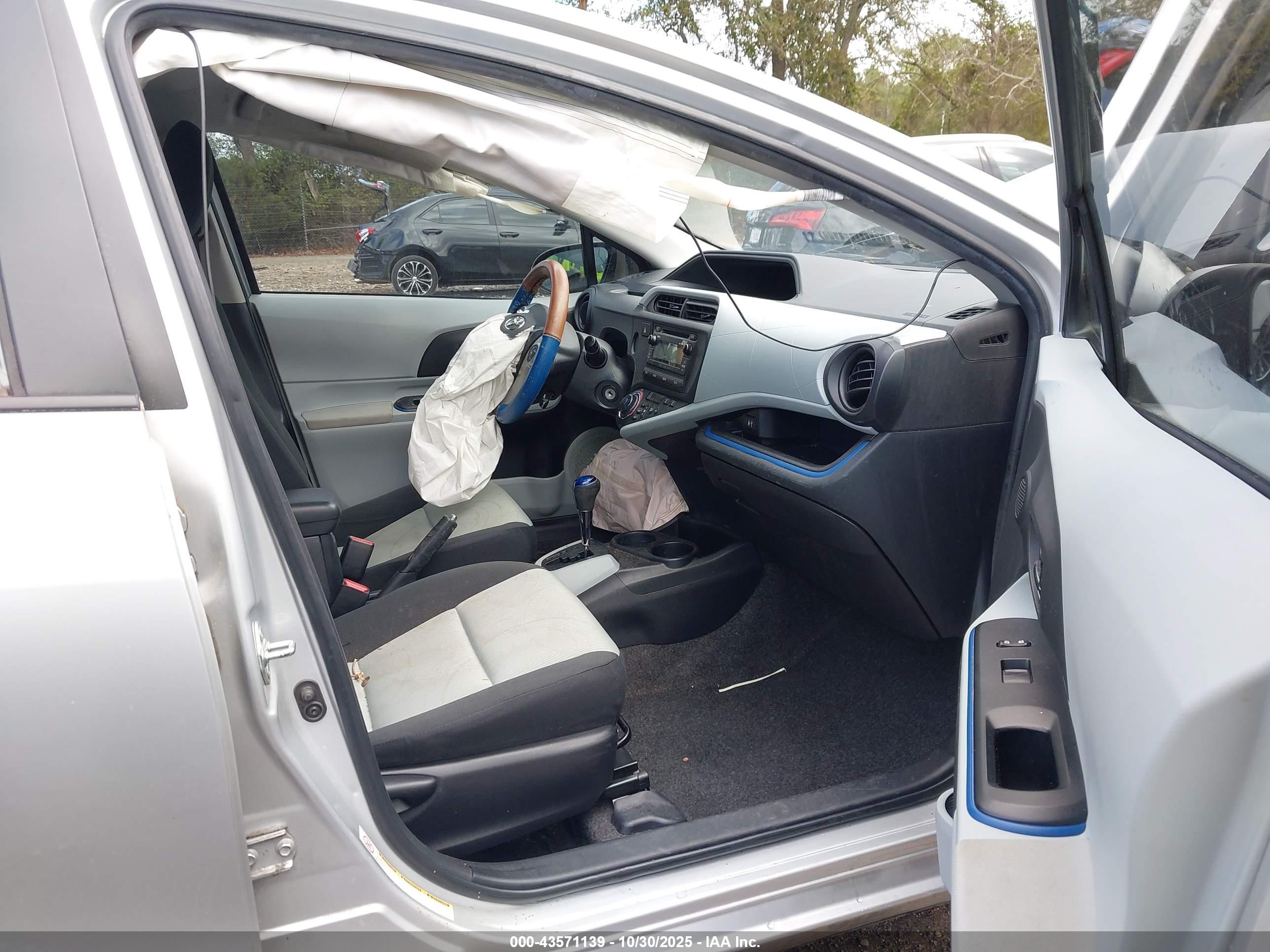 TOYOTA PRIUS image 5