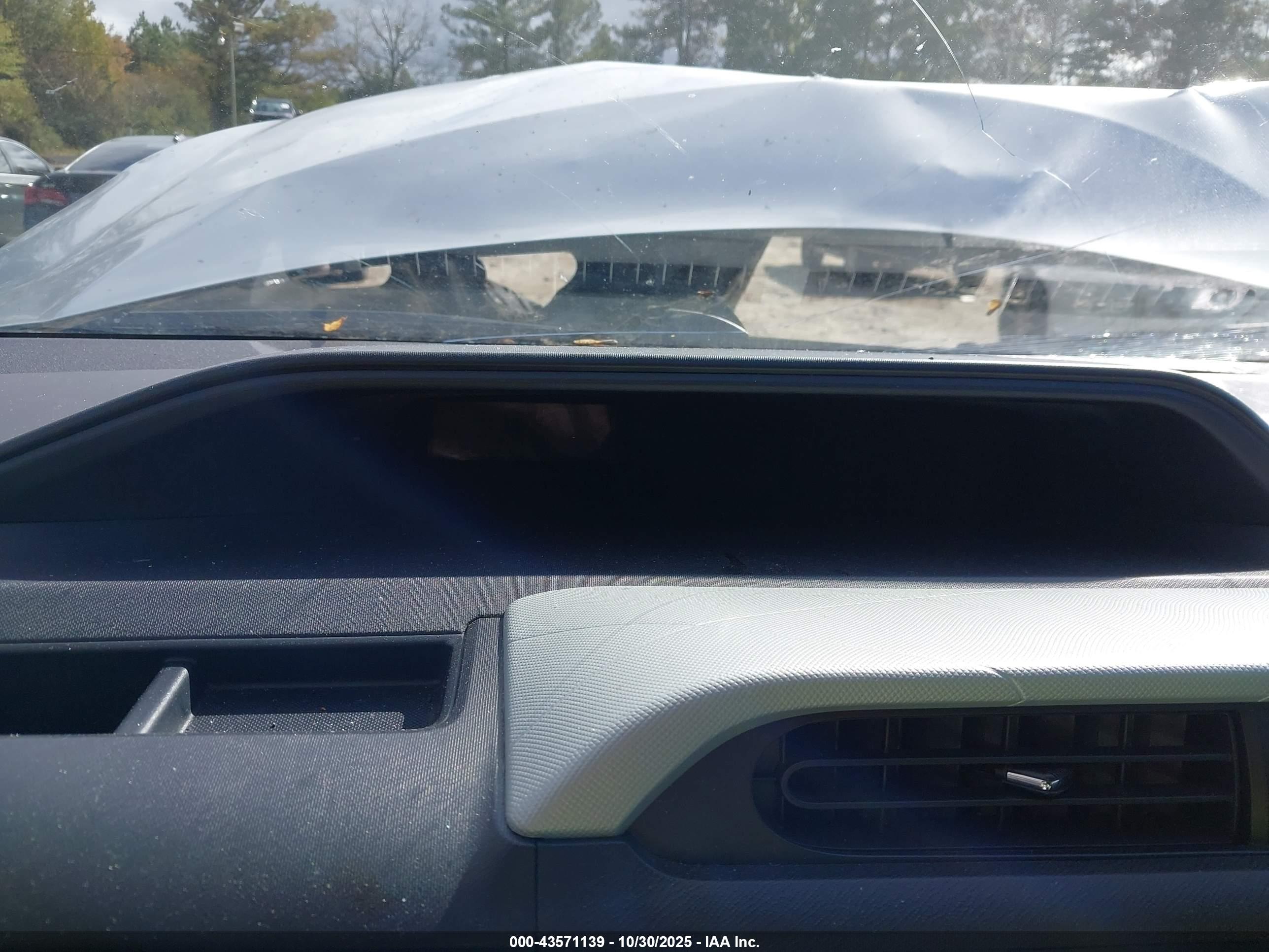 TOYOTA PRIUS image 7