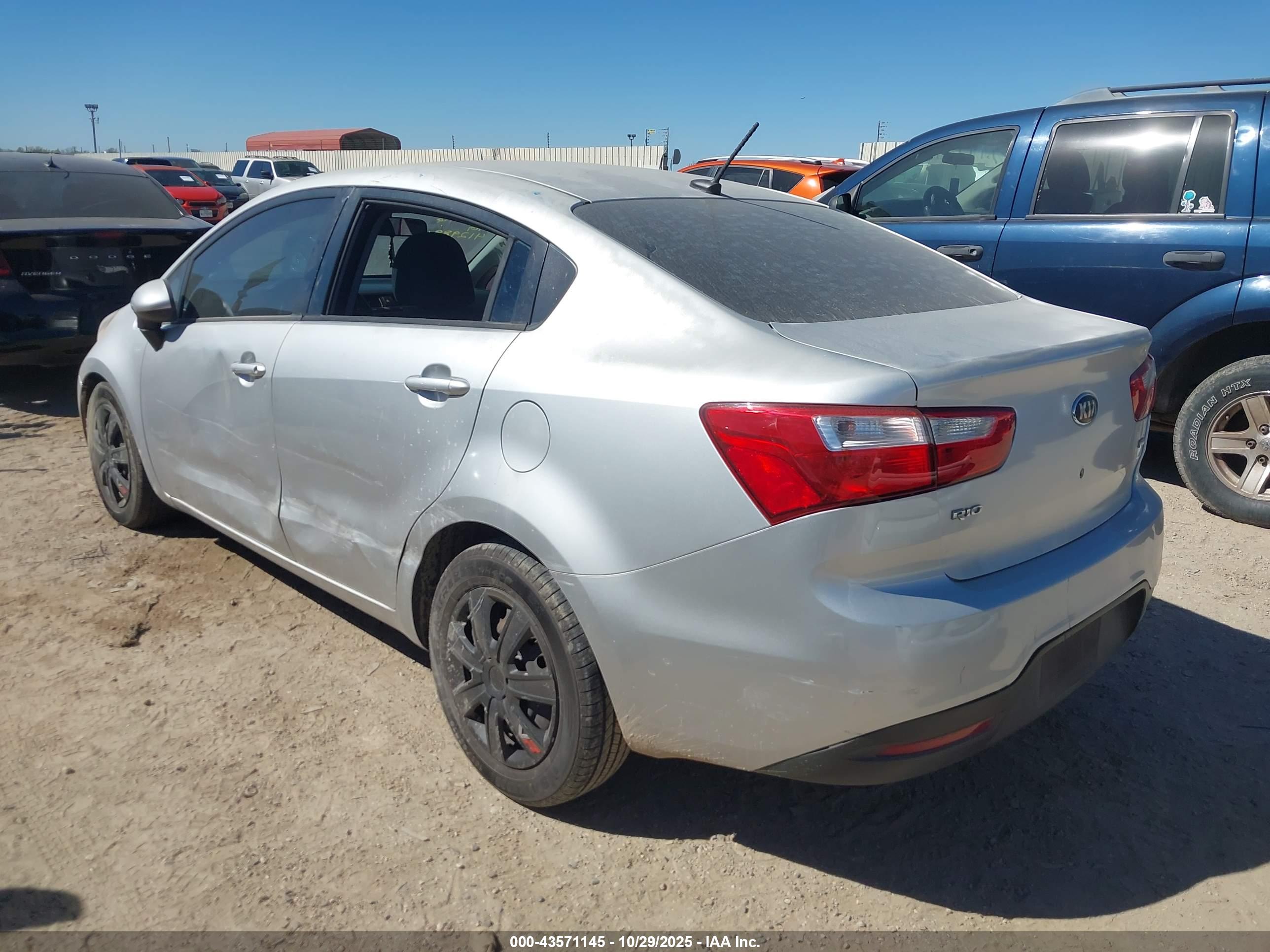 KIA RIO image 3