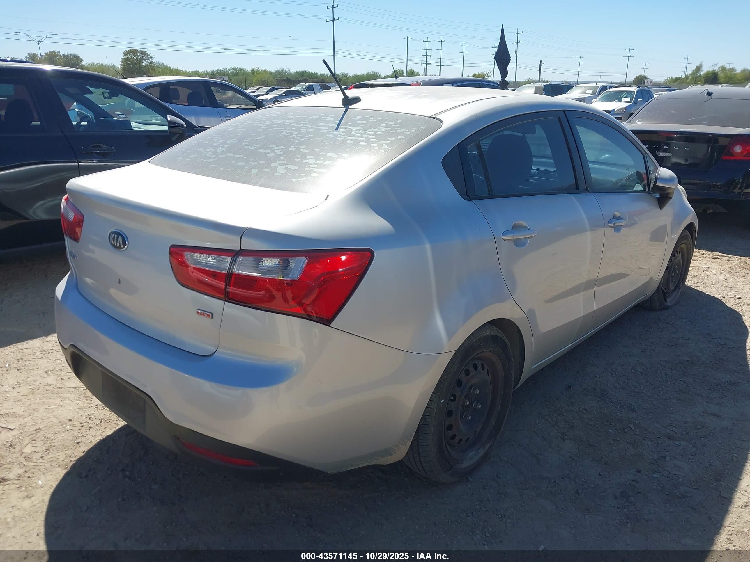 KIA RIO image 4