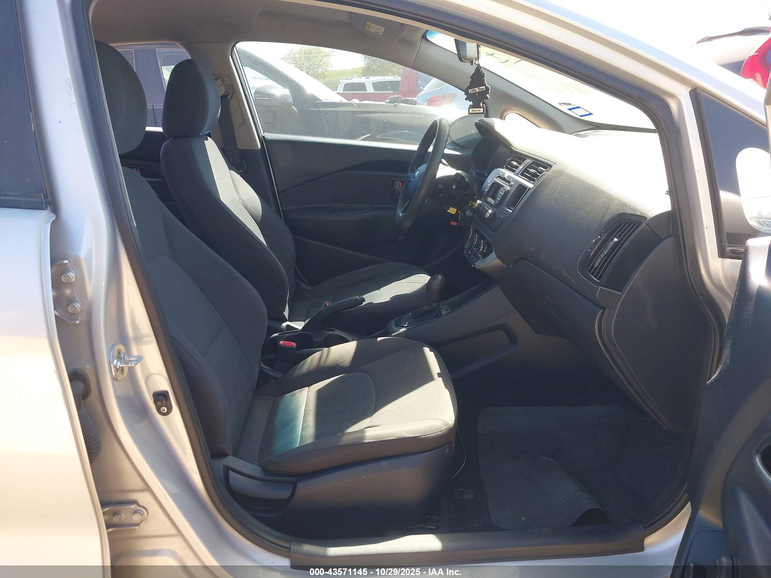 KIA RIO image 5