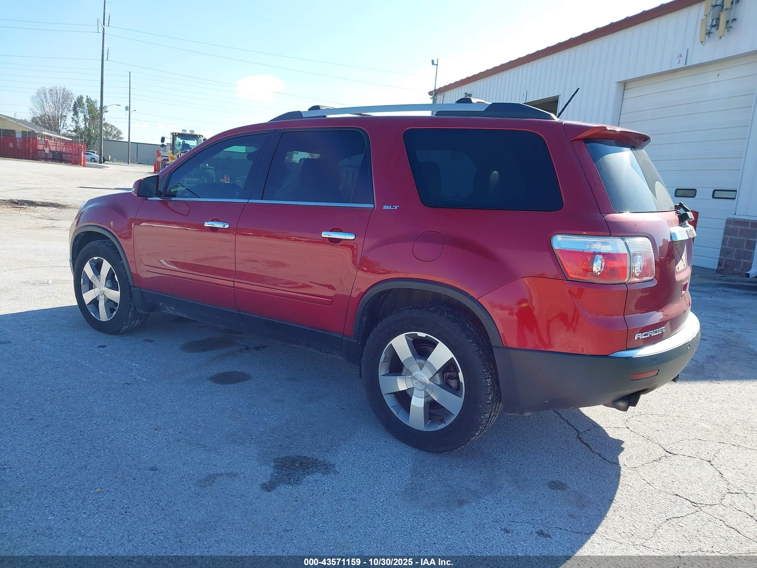 GMC ACADIA image 3