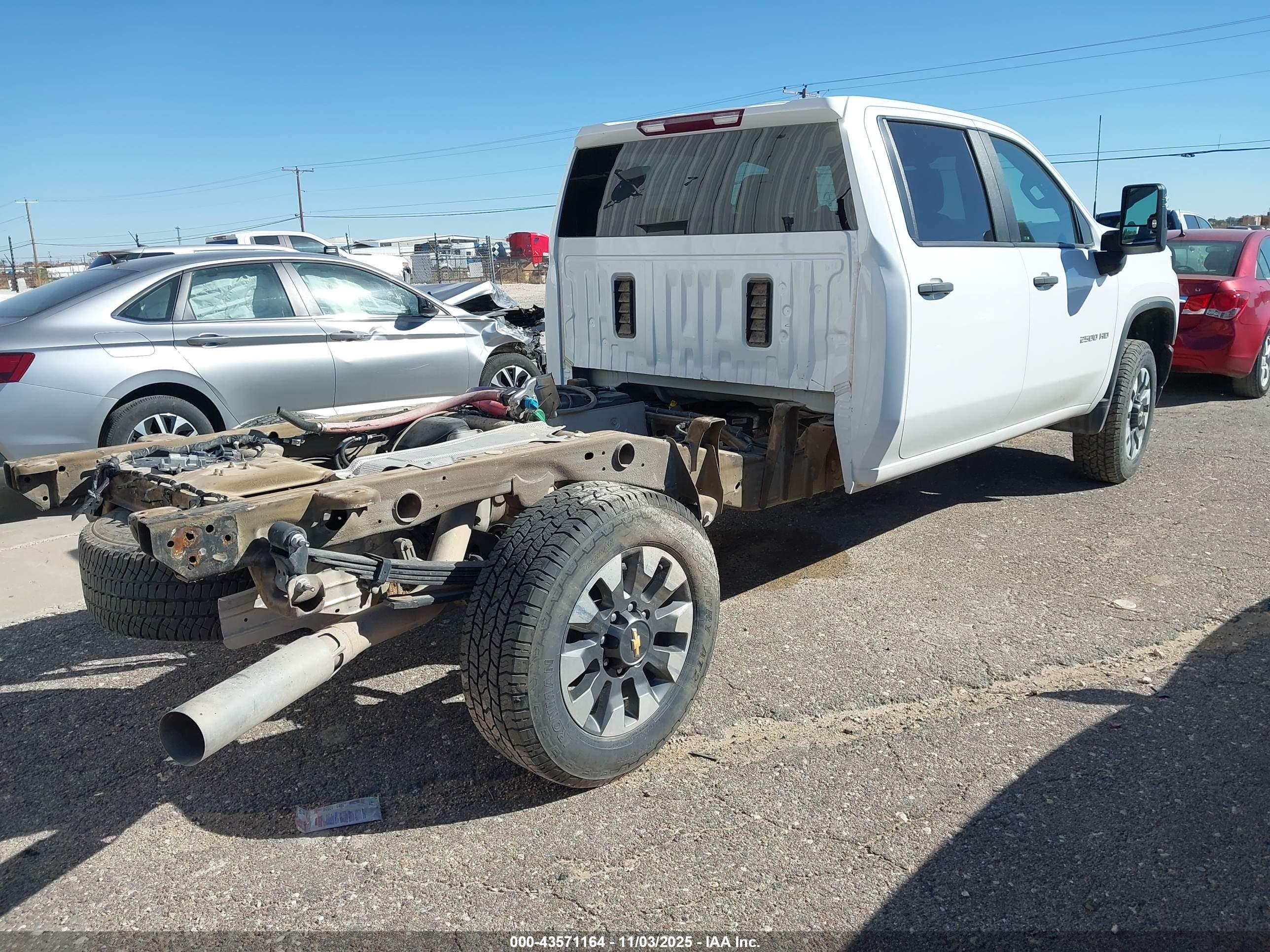 CHEVROLET SILVERADO image 4