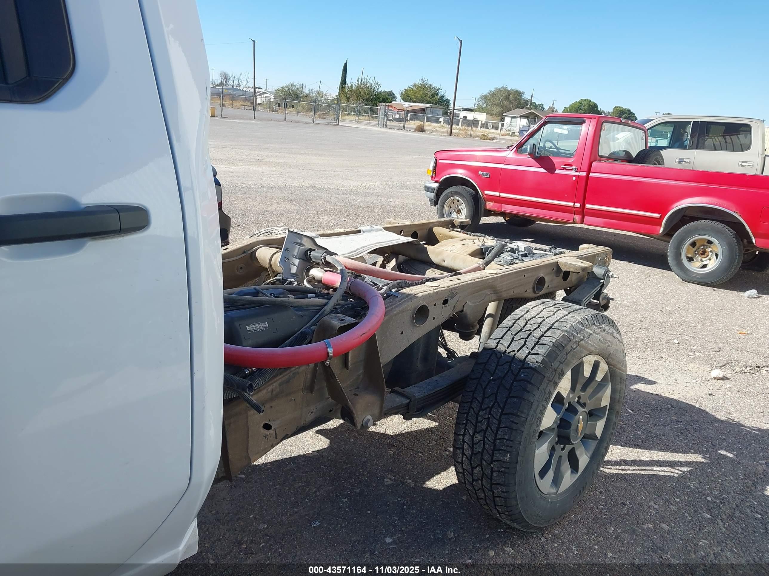 CHEVROLET SILVERADO image 6