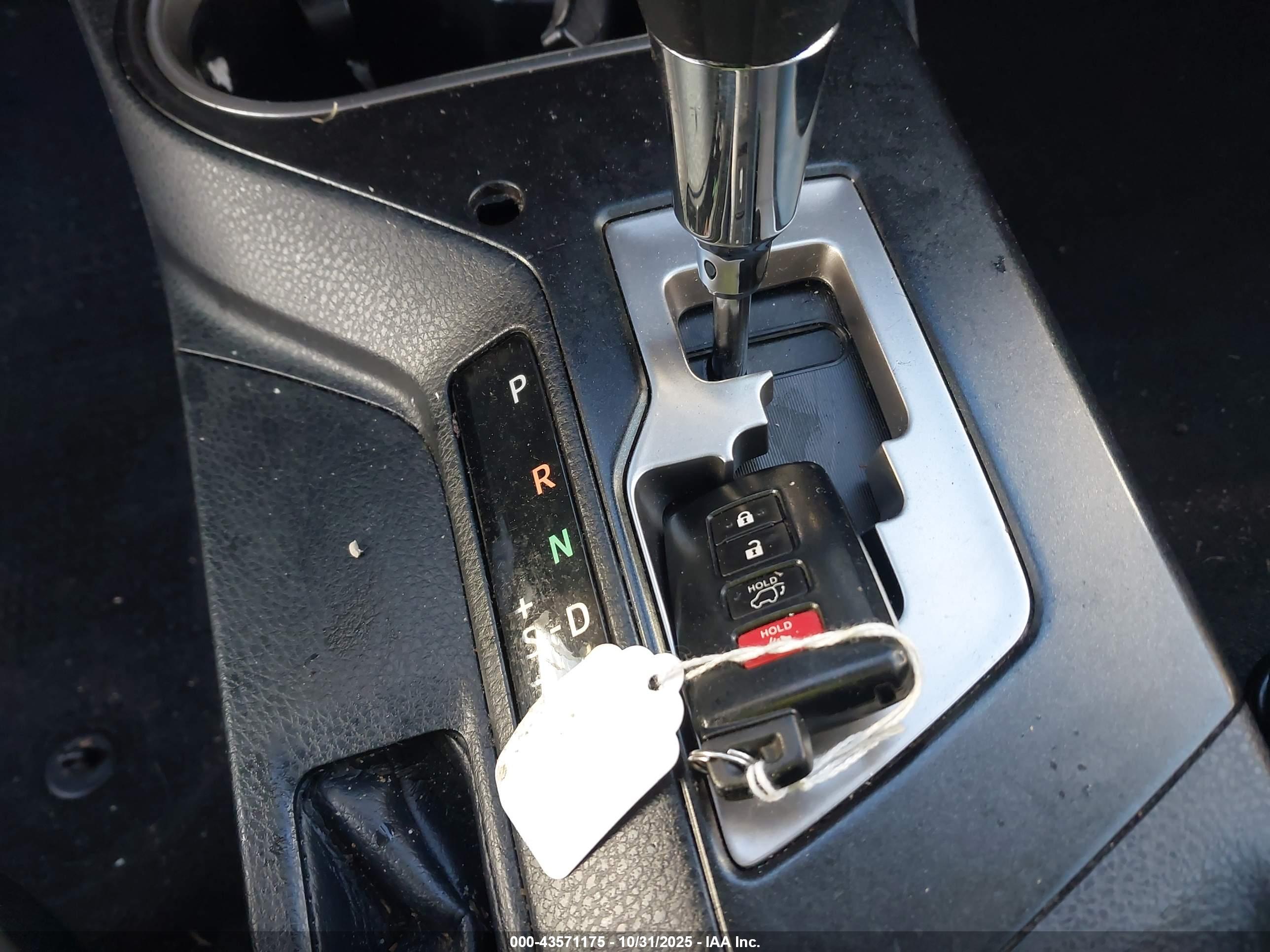 TOYOTA RAV4 image 11