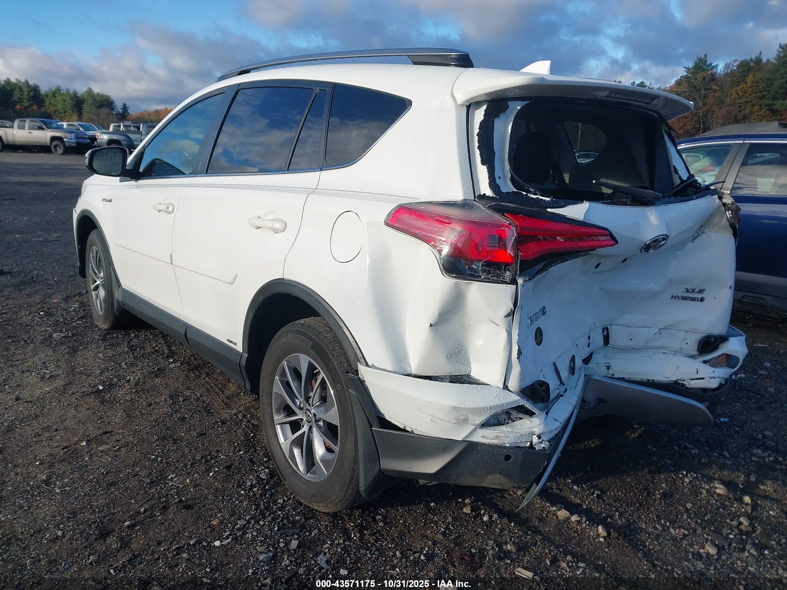 TOYOTA RAV4 image 3