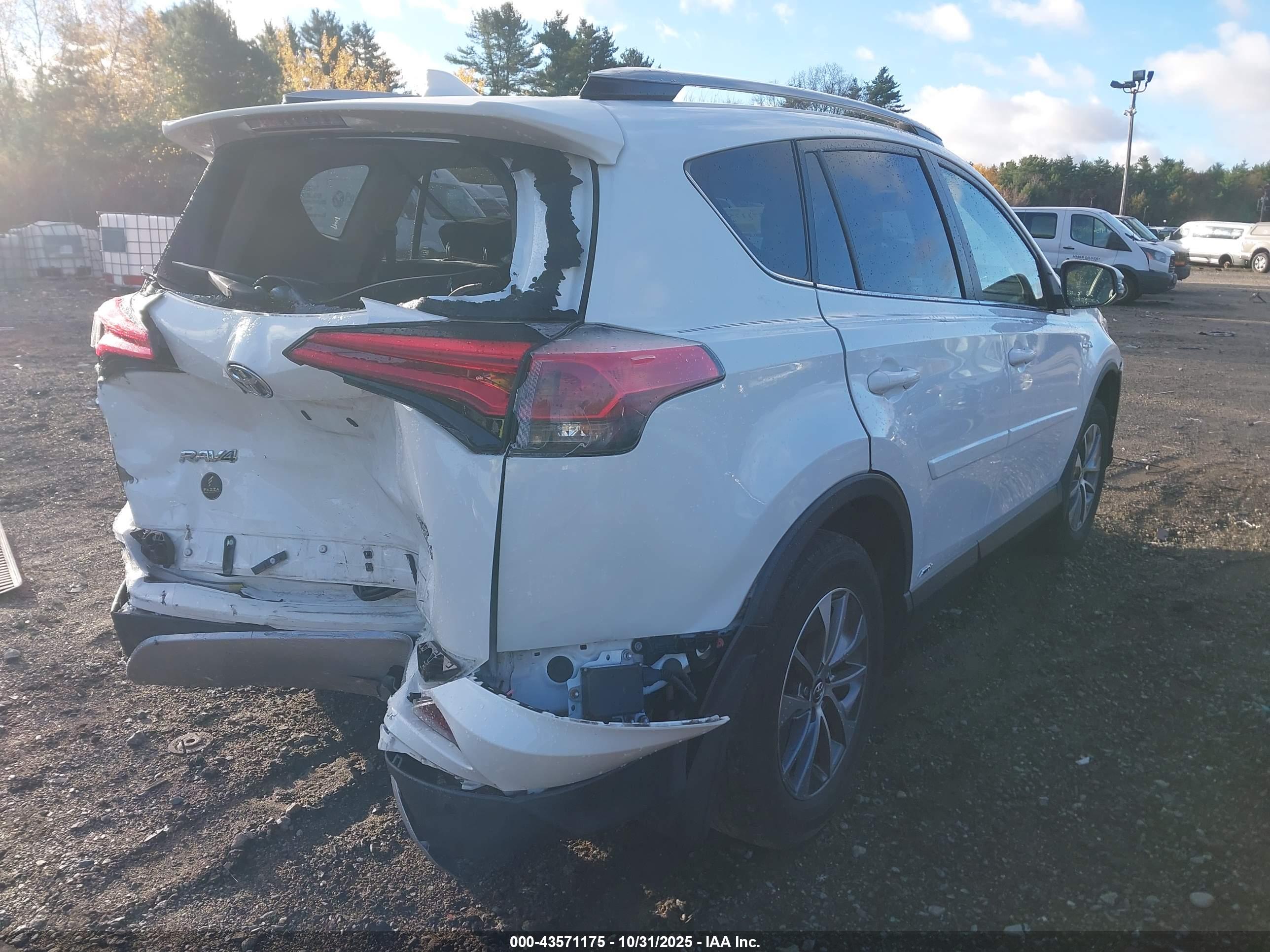 TOYOTA RAV4 image 4