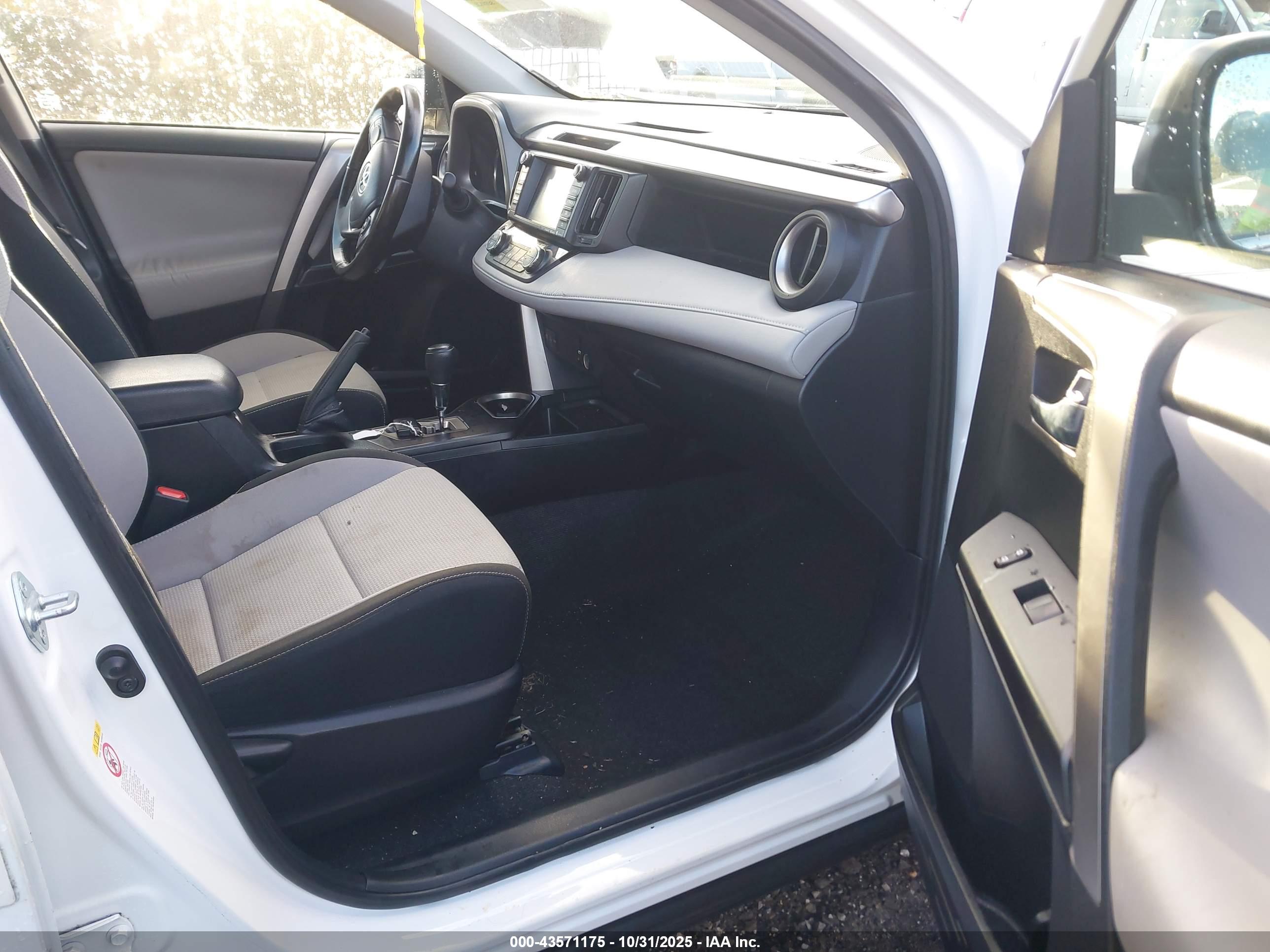 TOYOTA RAV4 image 5