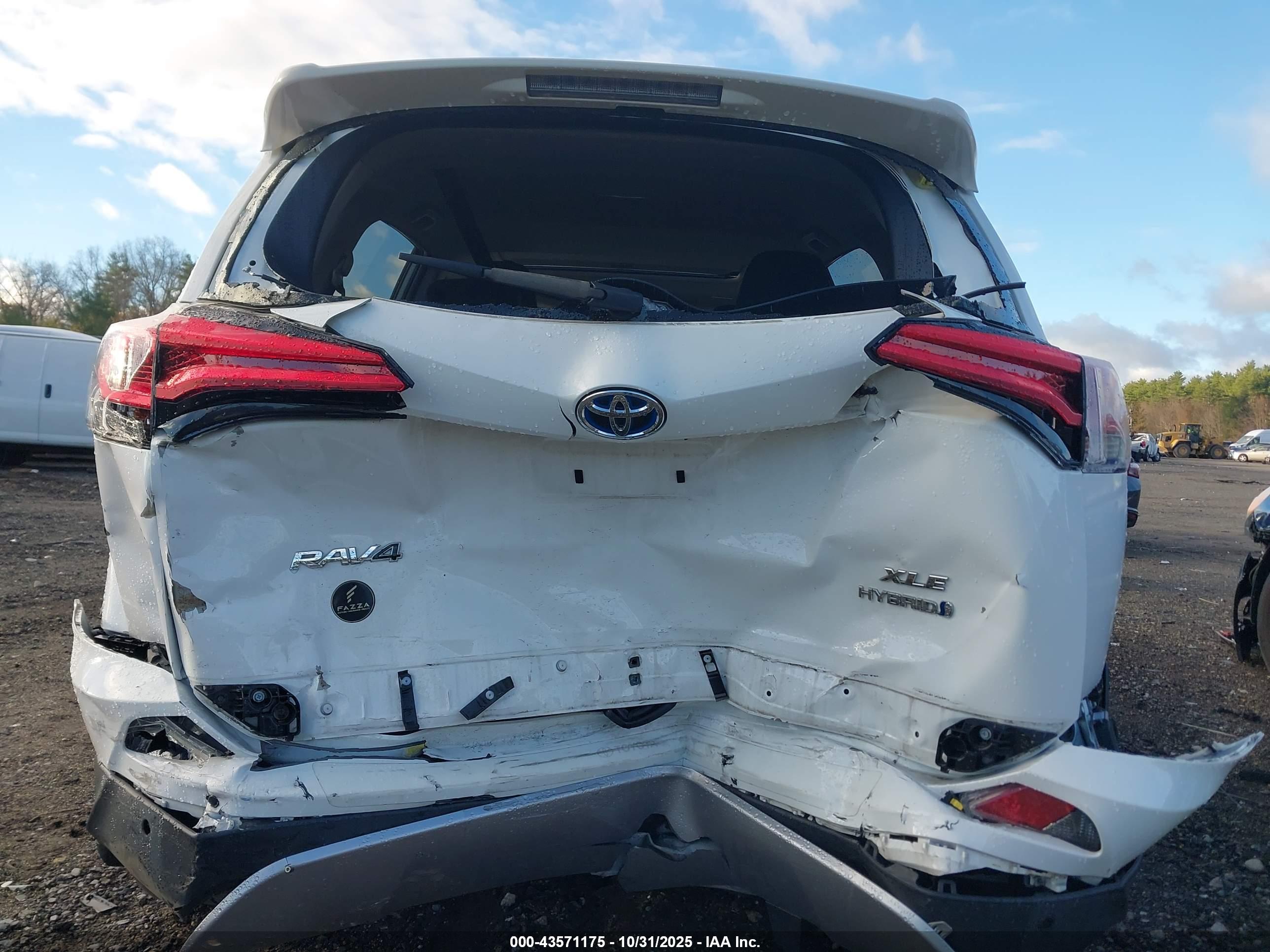 TOYOTA RAV4 image 6