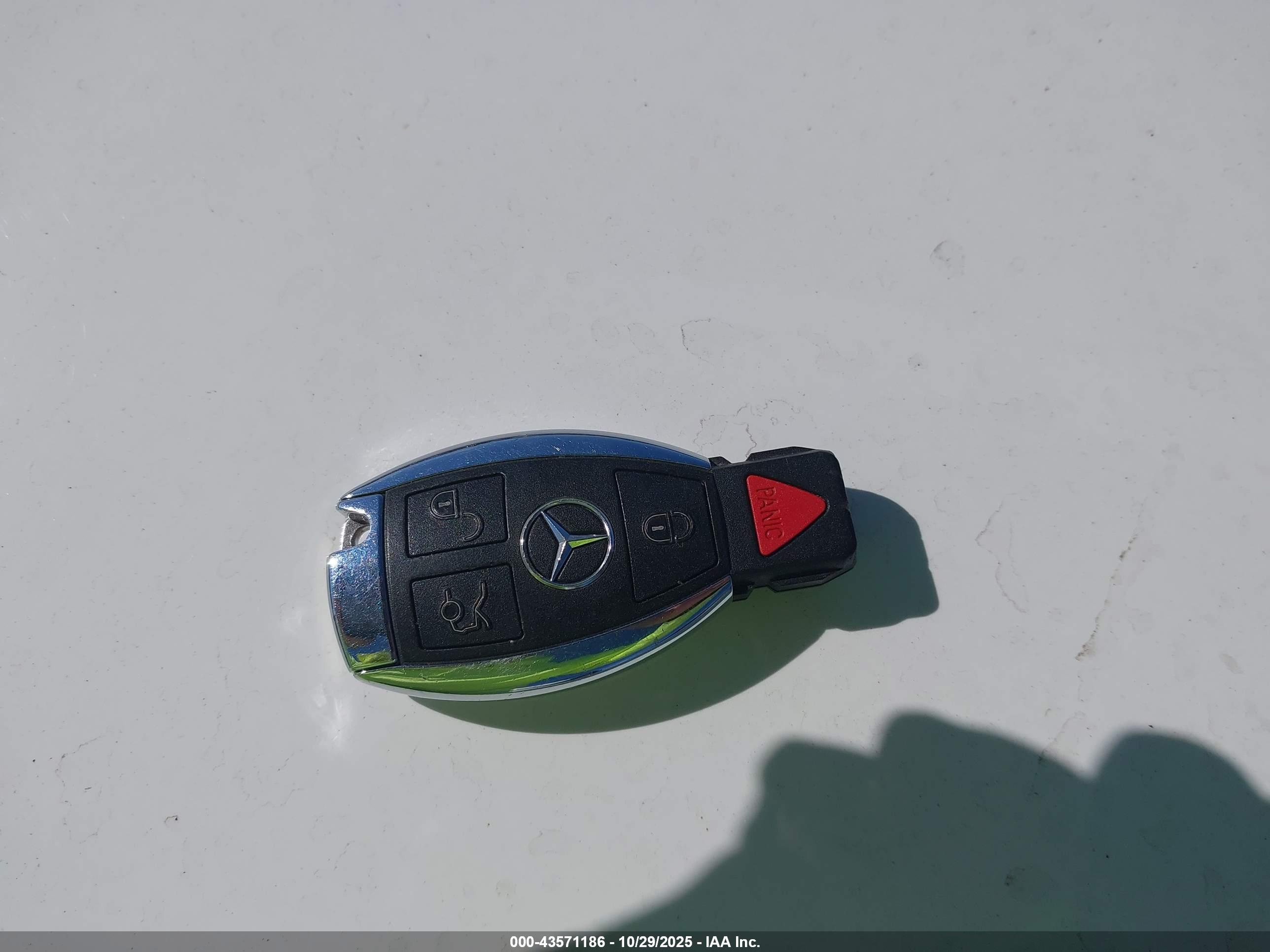 MERCEDES-BENZ E image 11