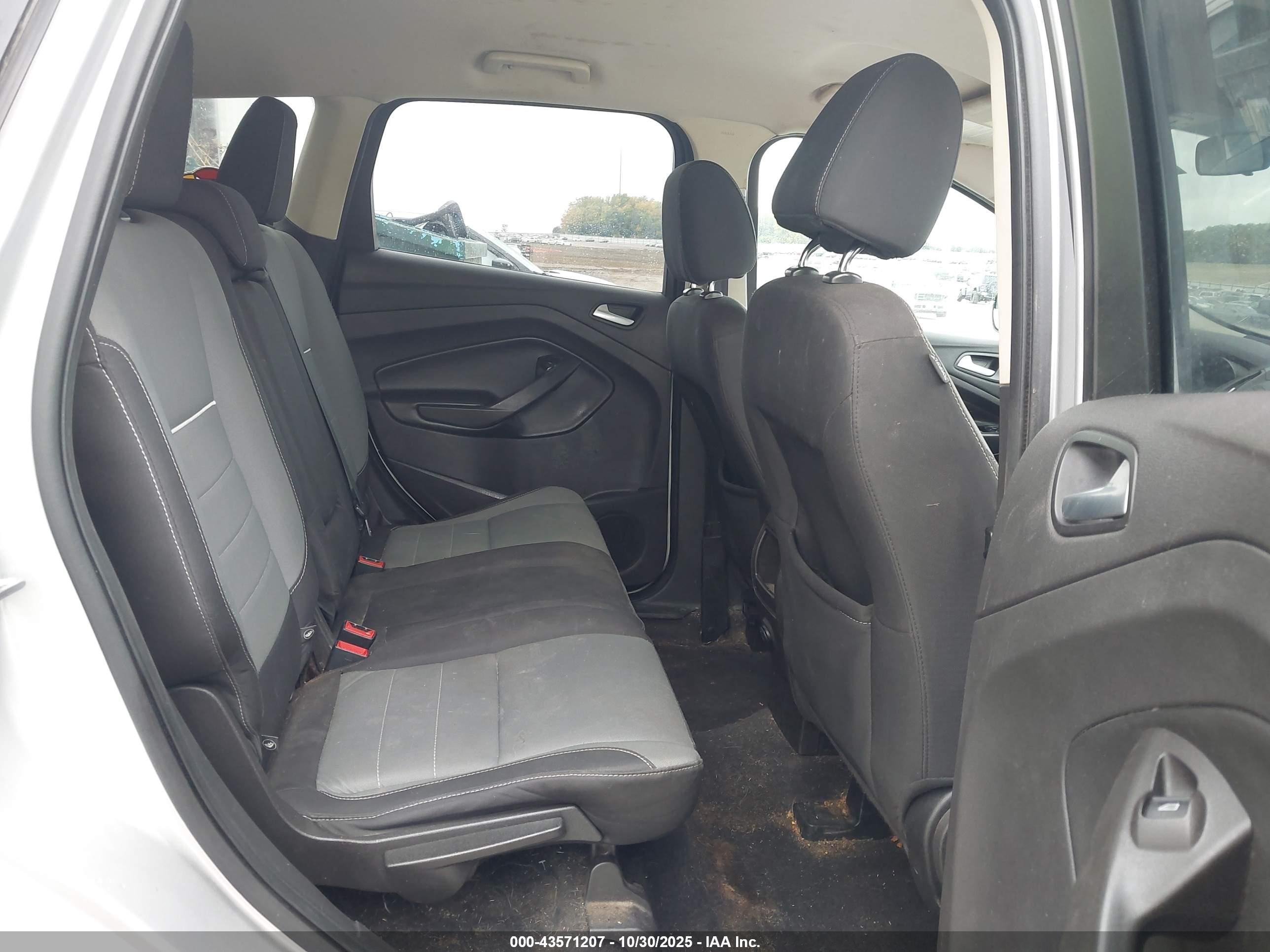 FORD ESCAPE image 8