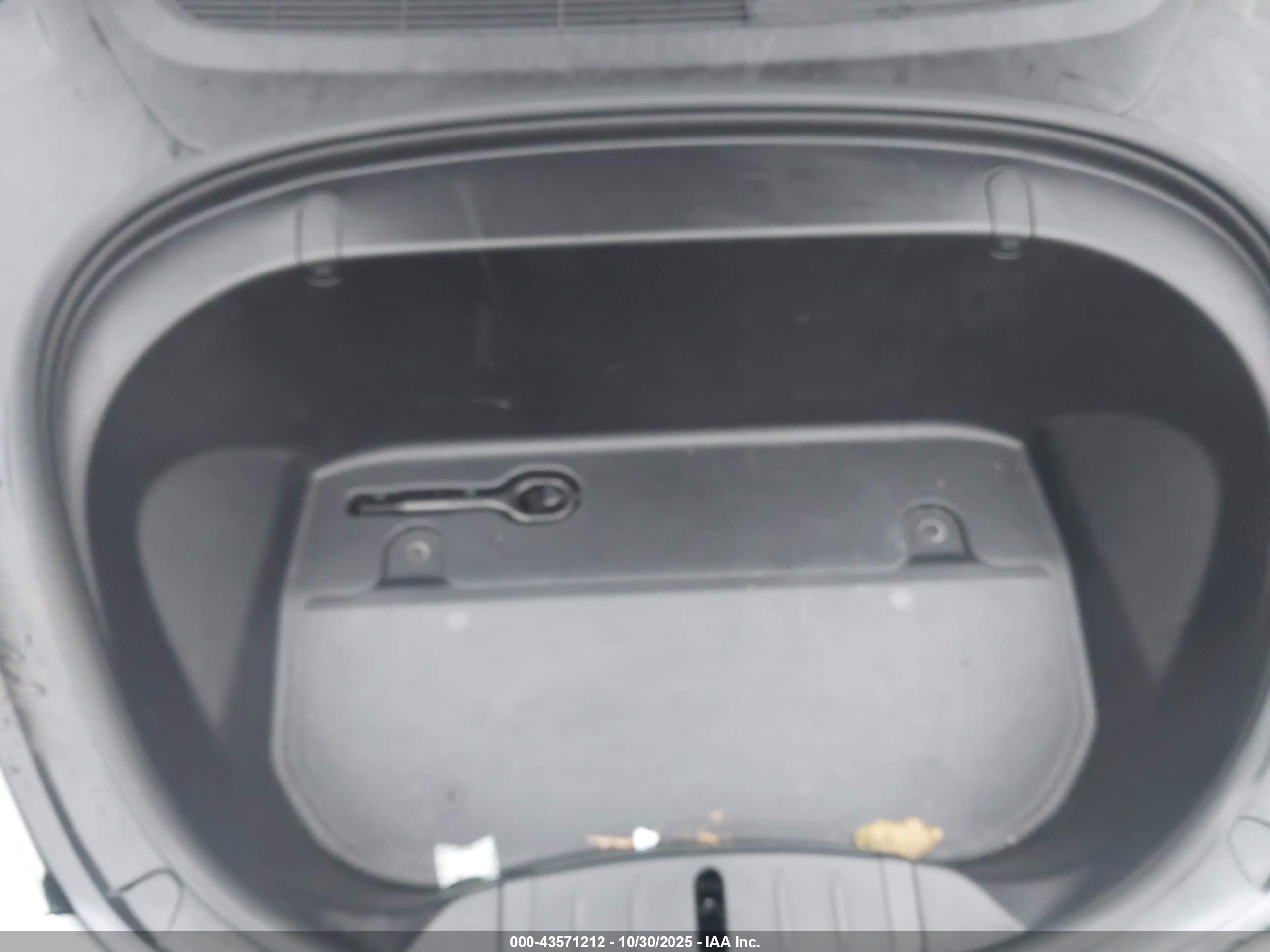TESLA MODEL image 10