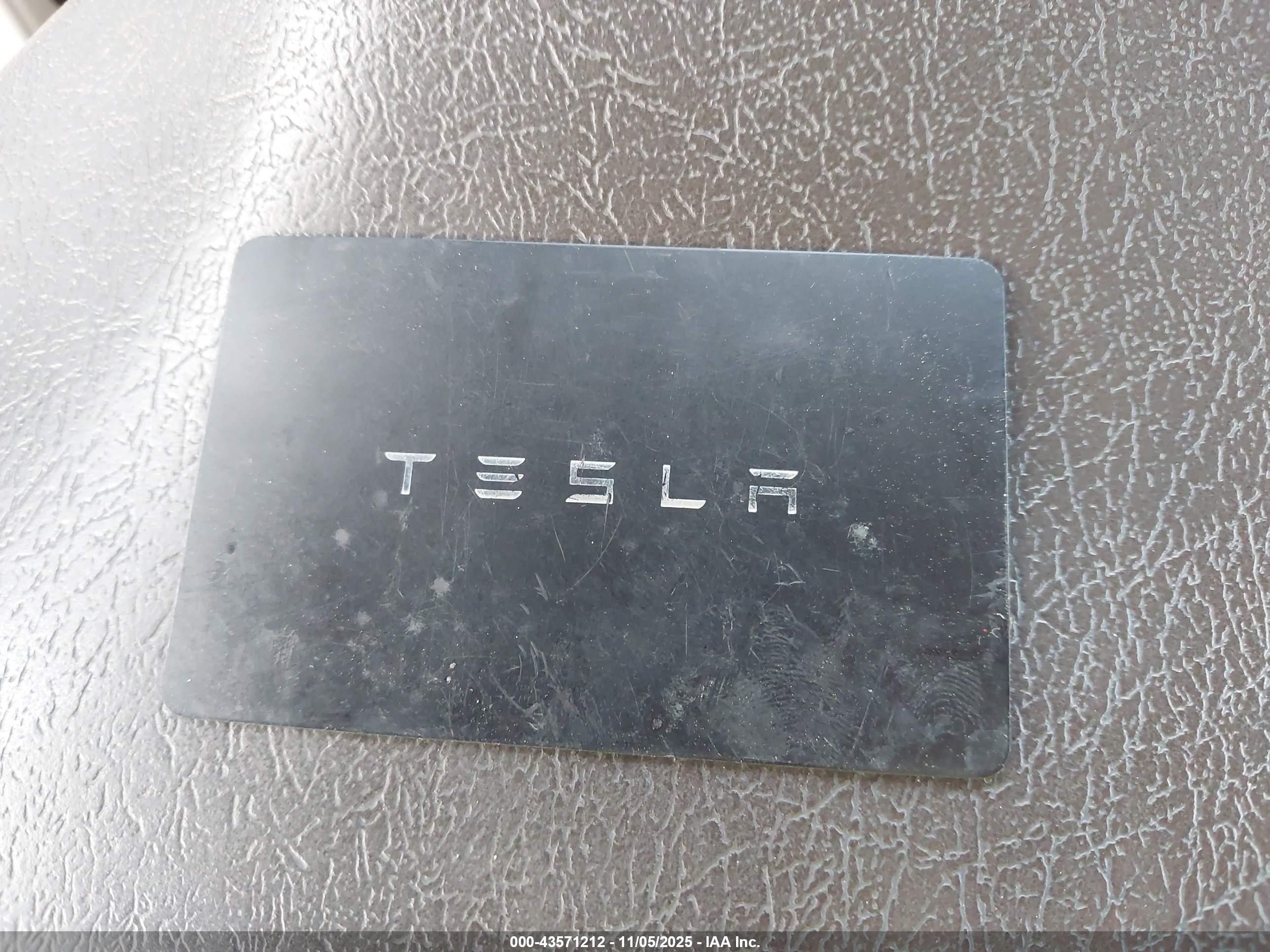 TESLA MODEL image 11