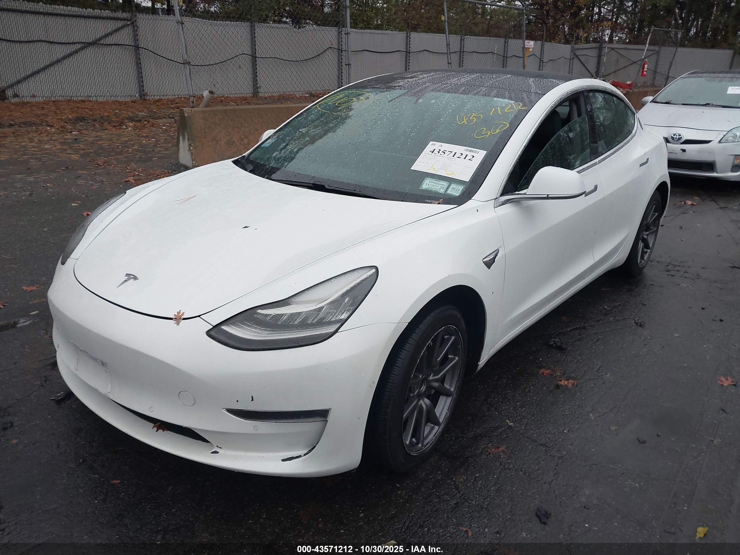 TESLA MODEL image 2