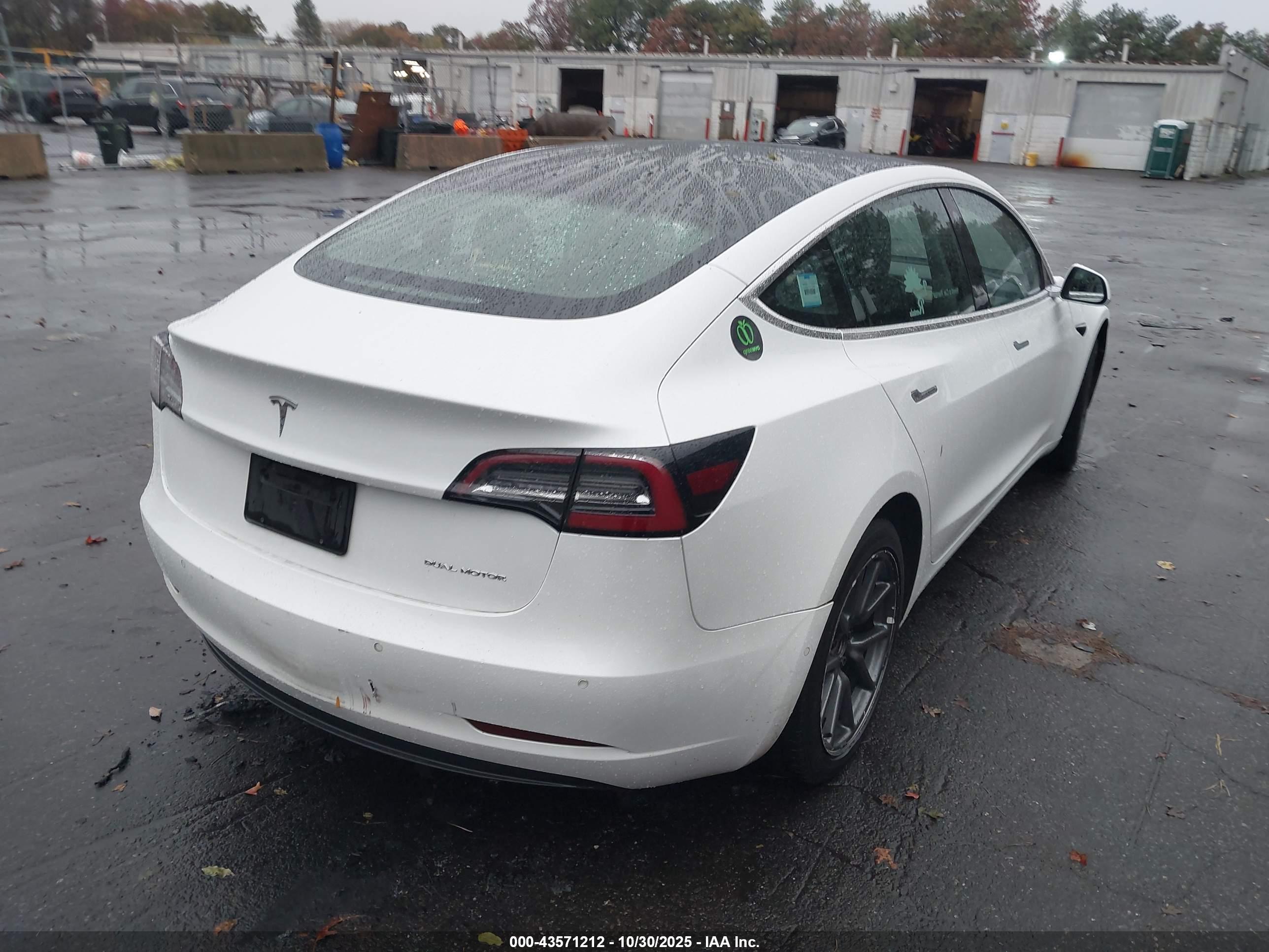 TESLA MODEL image 4