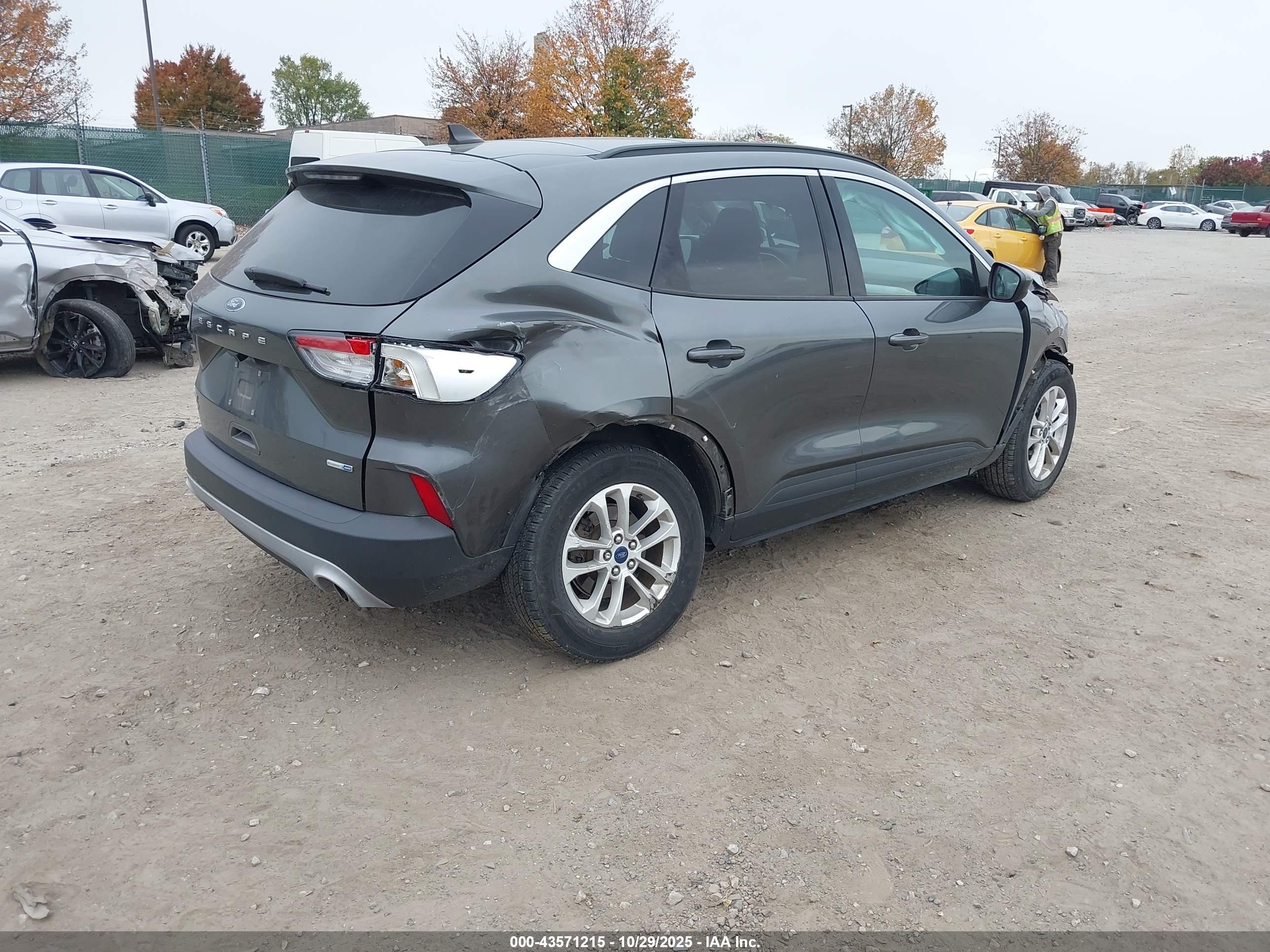 FORD ESCAPE image 4