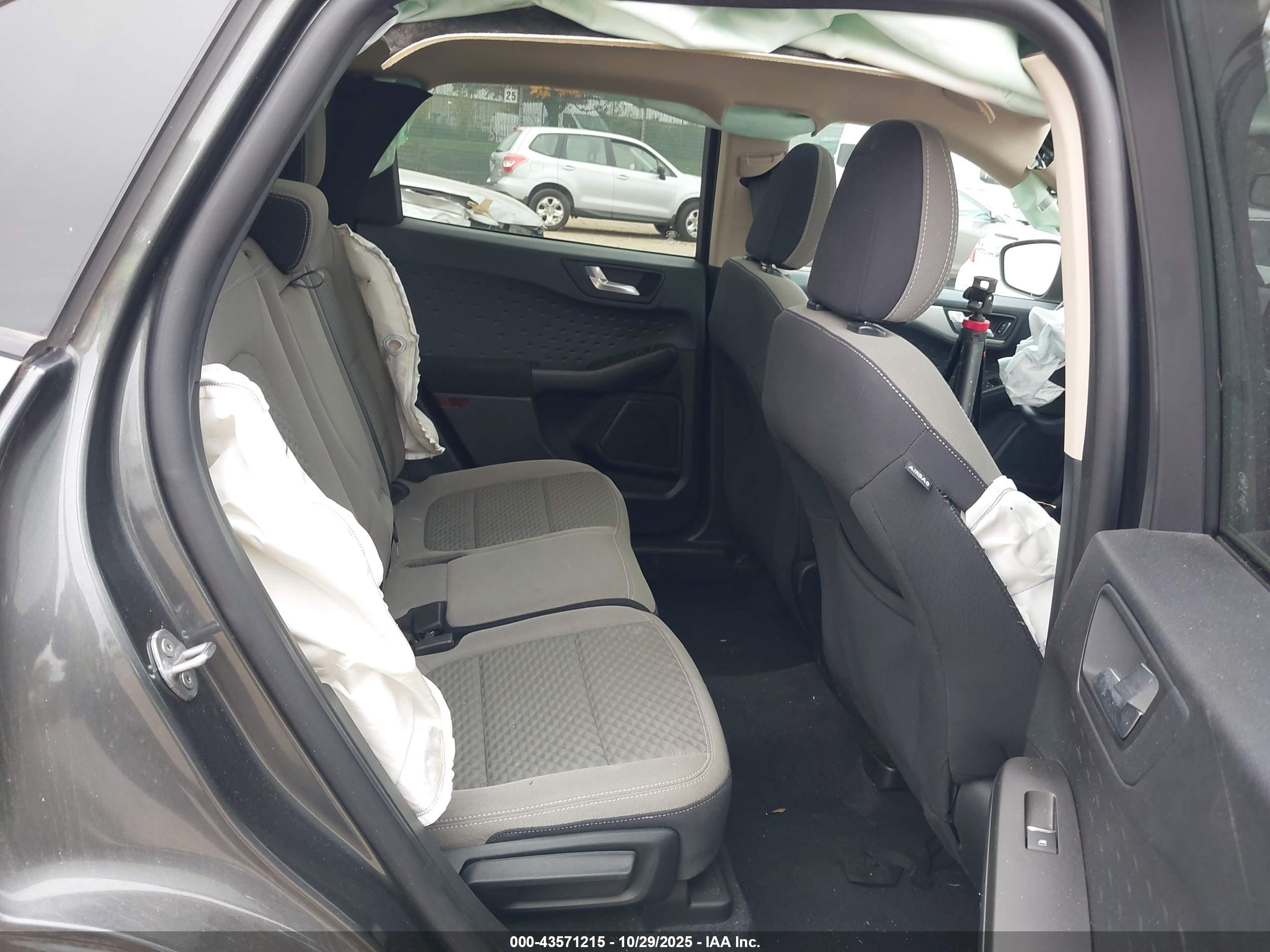 FORD ESCAPE image 8