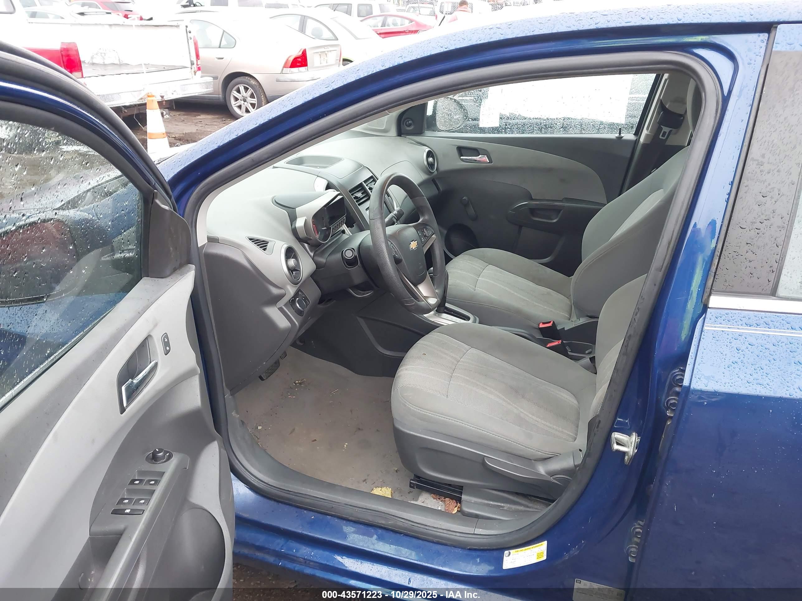 CHEVROLET SONIC image 5