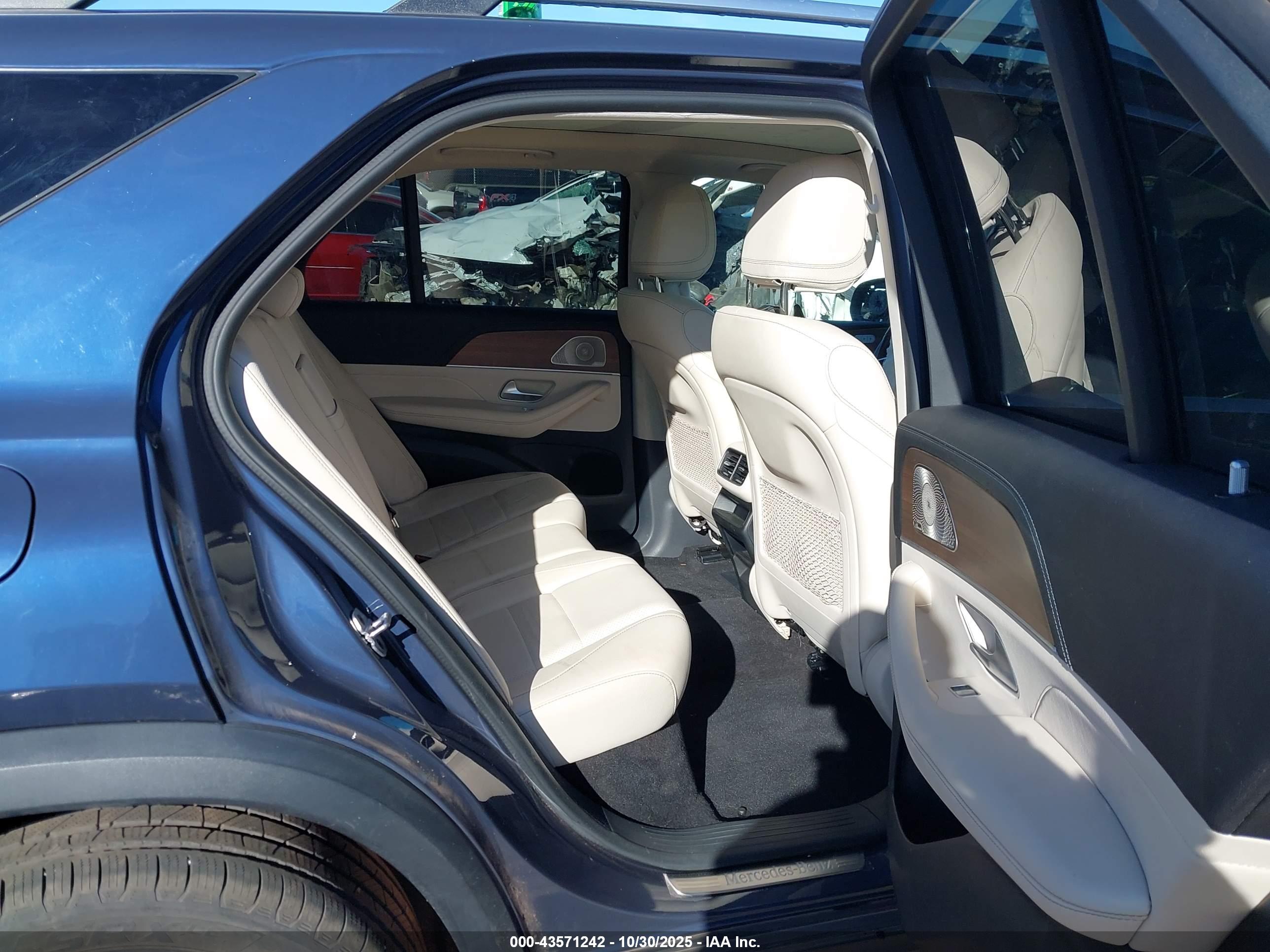 MERCEDES-BENZ GLE image 8