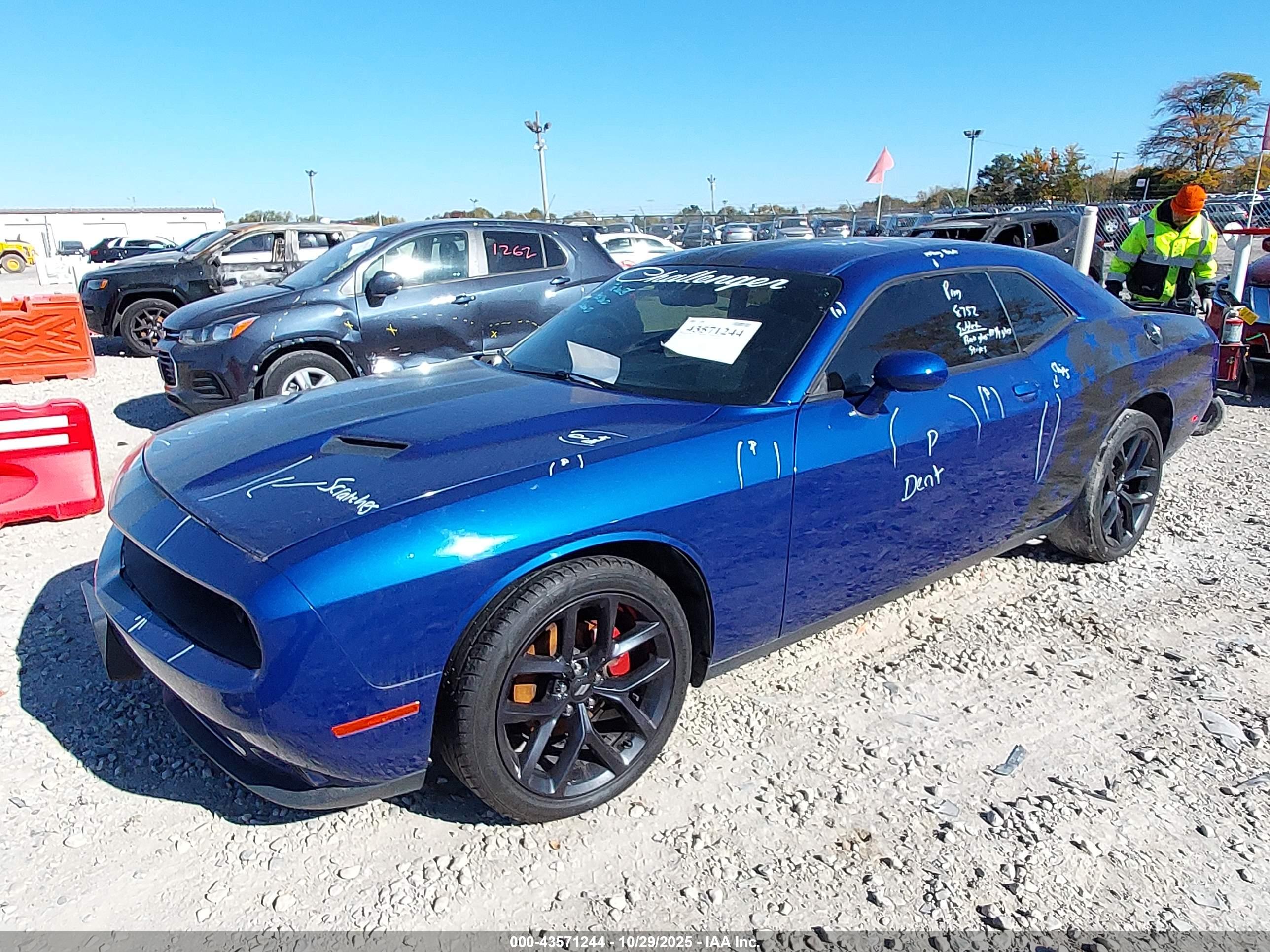 DODGE CHALLENGER image 2