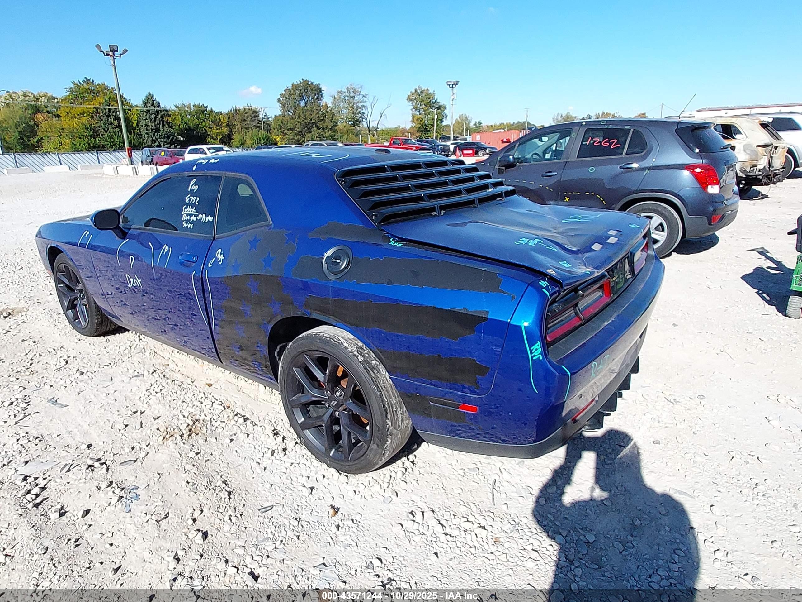 DODGE CHALLENGER image 3