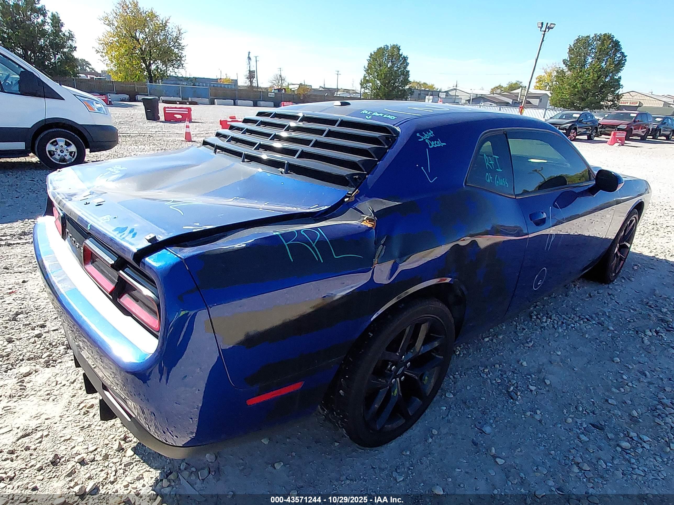 DODGE CHALLENGER image 4