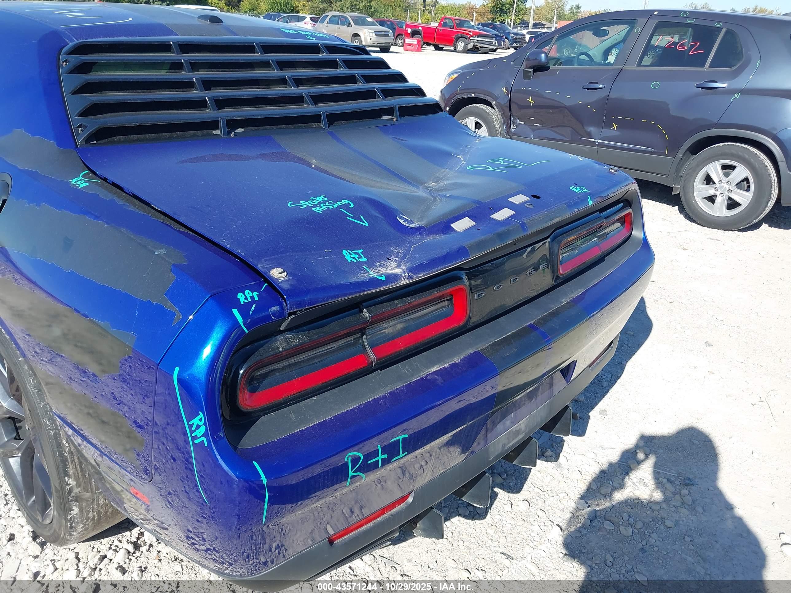 DODGE CHALLENGER image 6