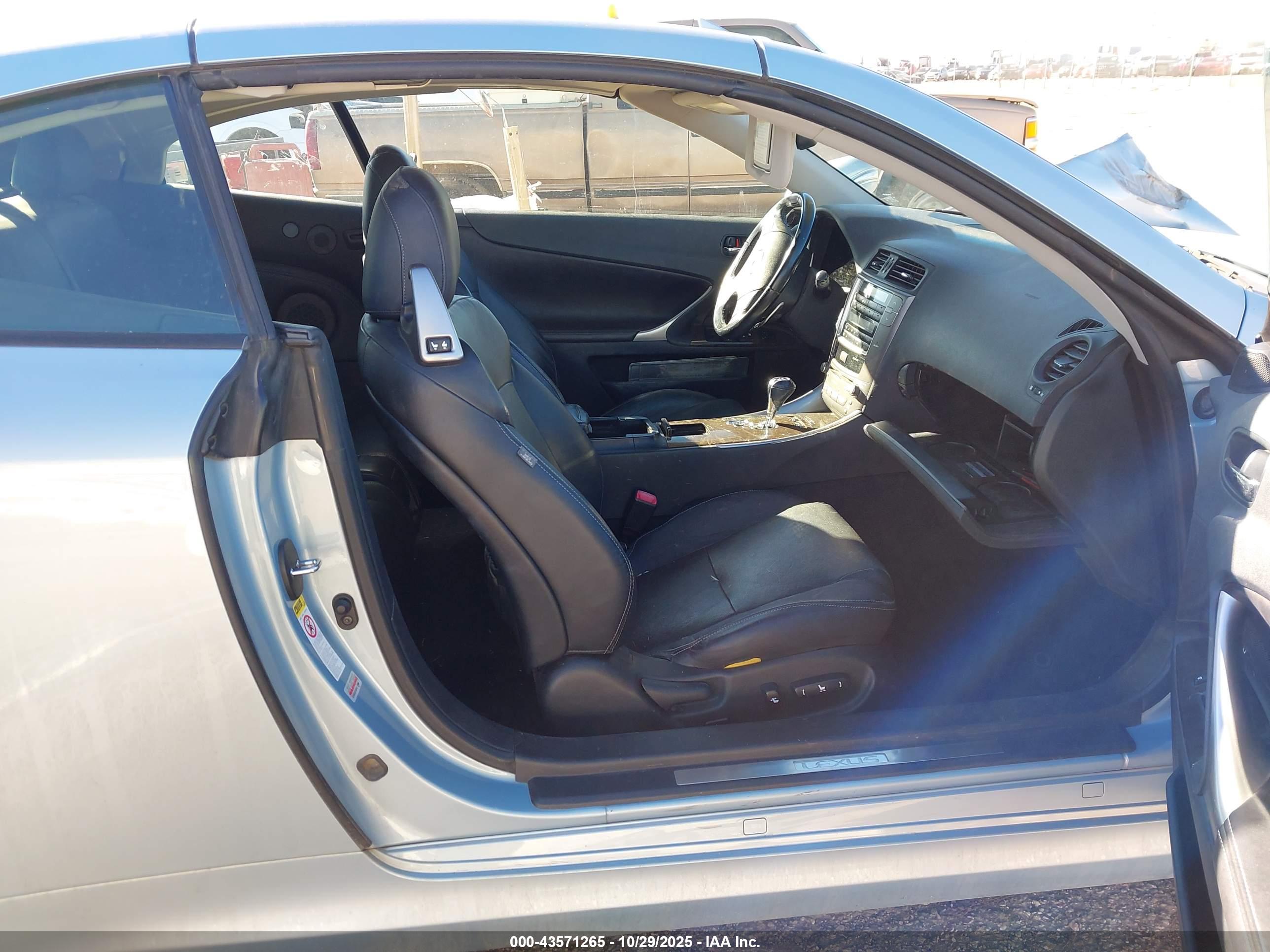 LEXUS IS image 5