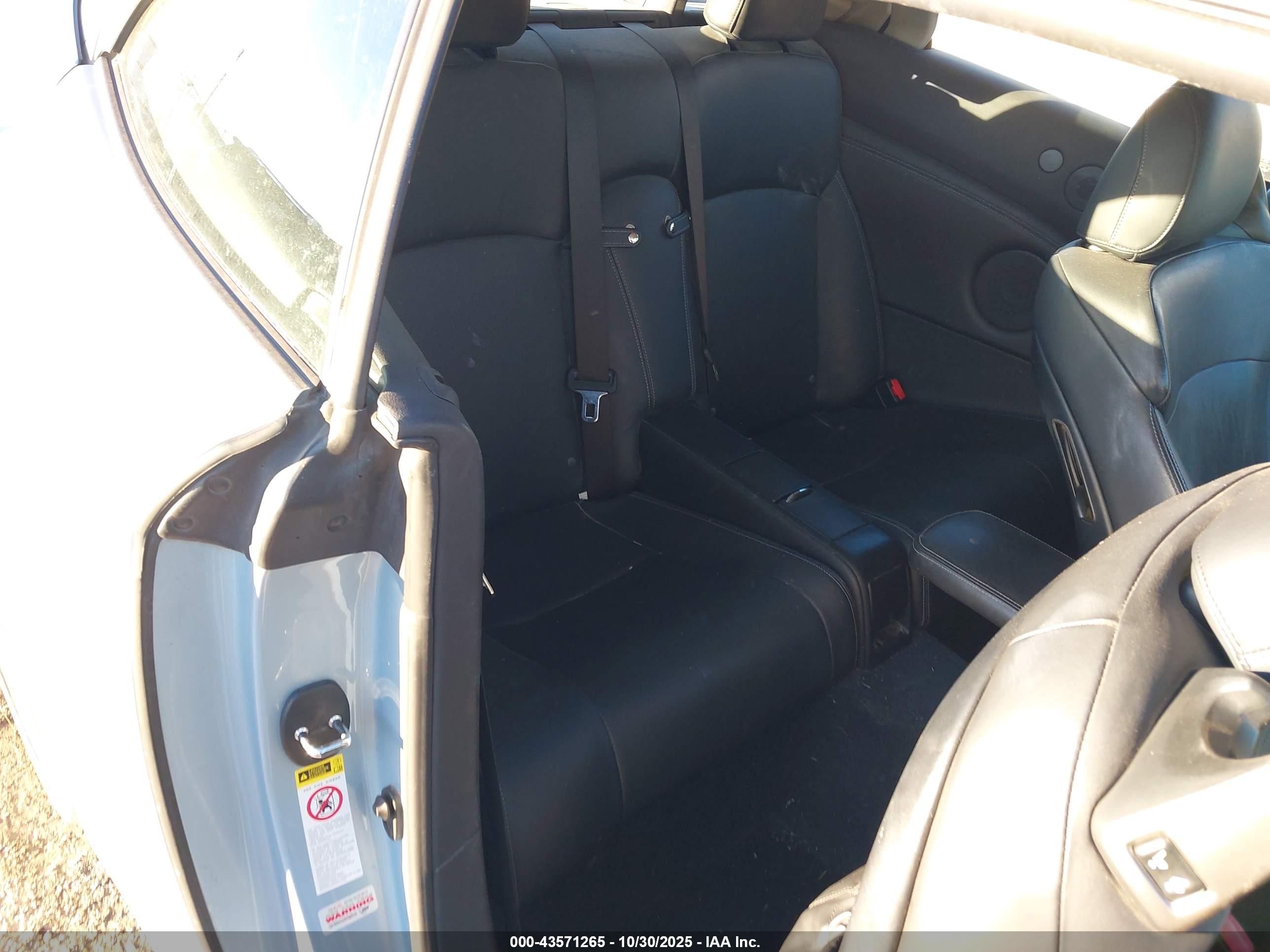 LEXUS IS image 8