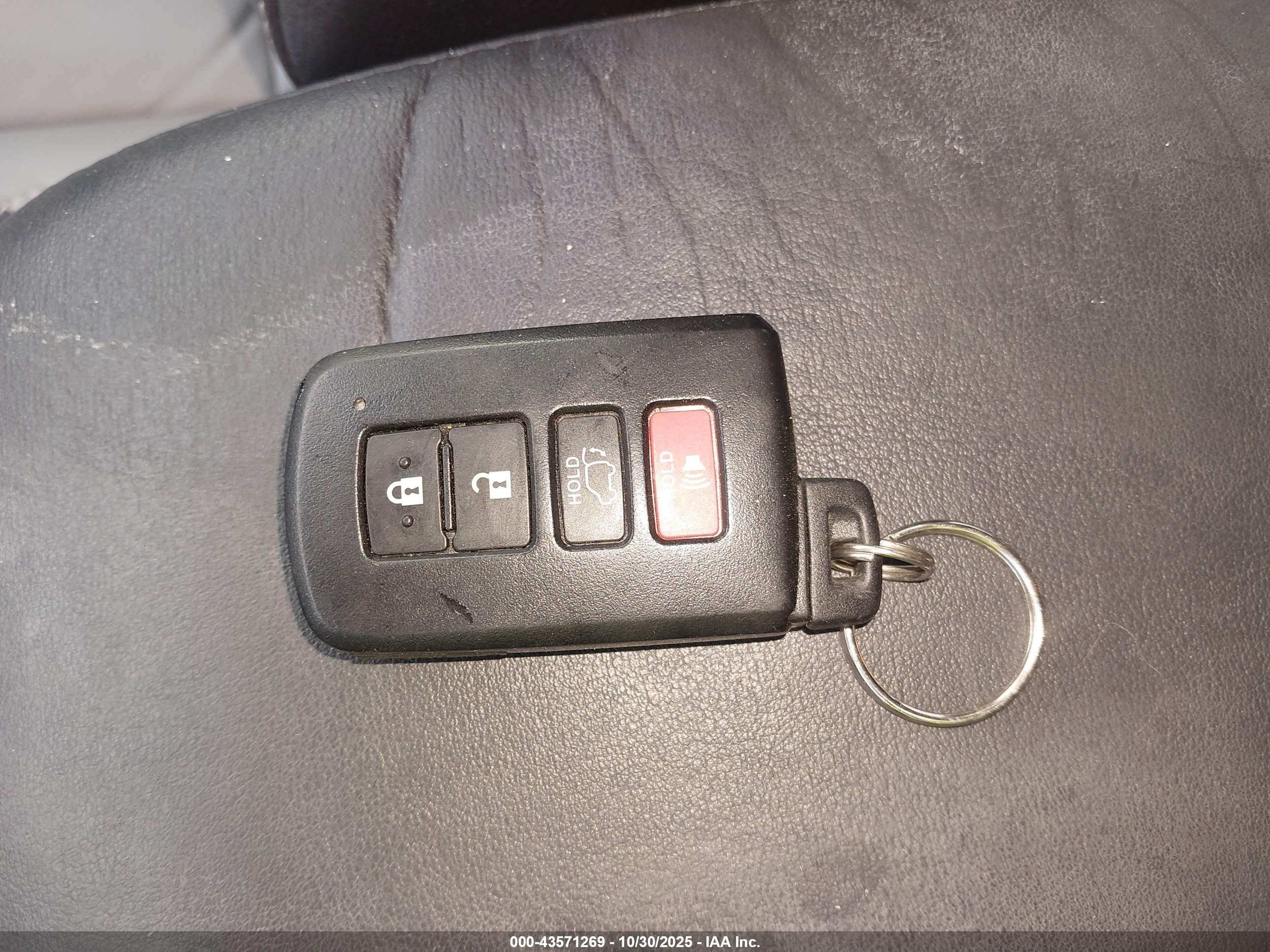 TOYOTA RAV4 image 11