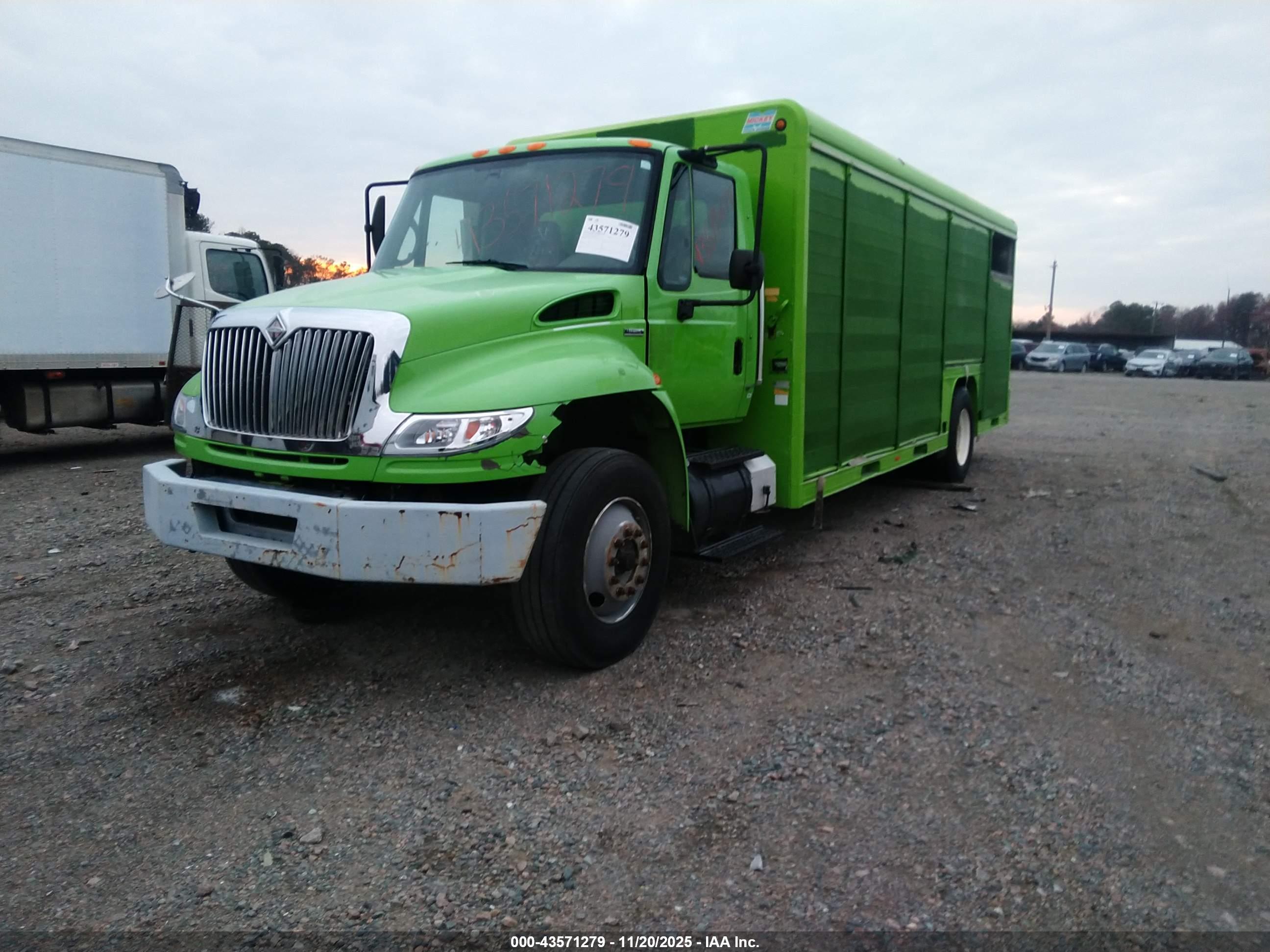 INTERNATIONAL 4000 image 2