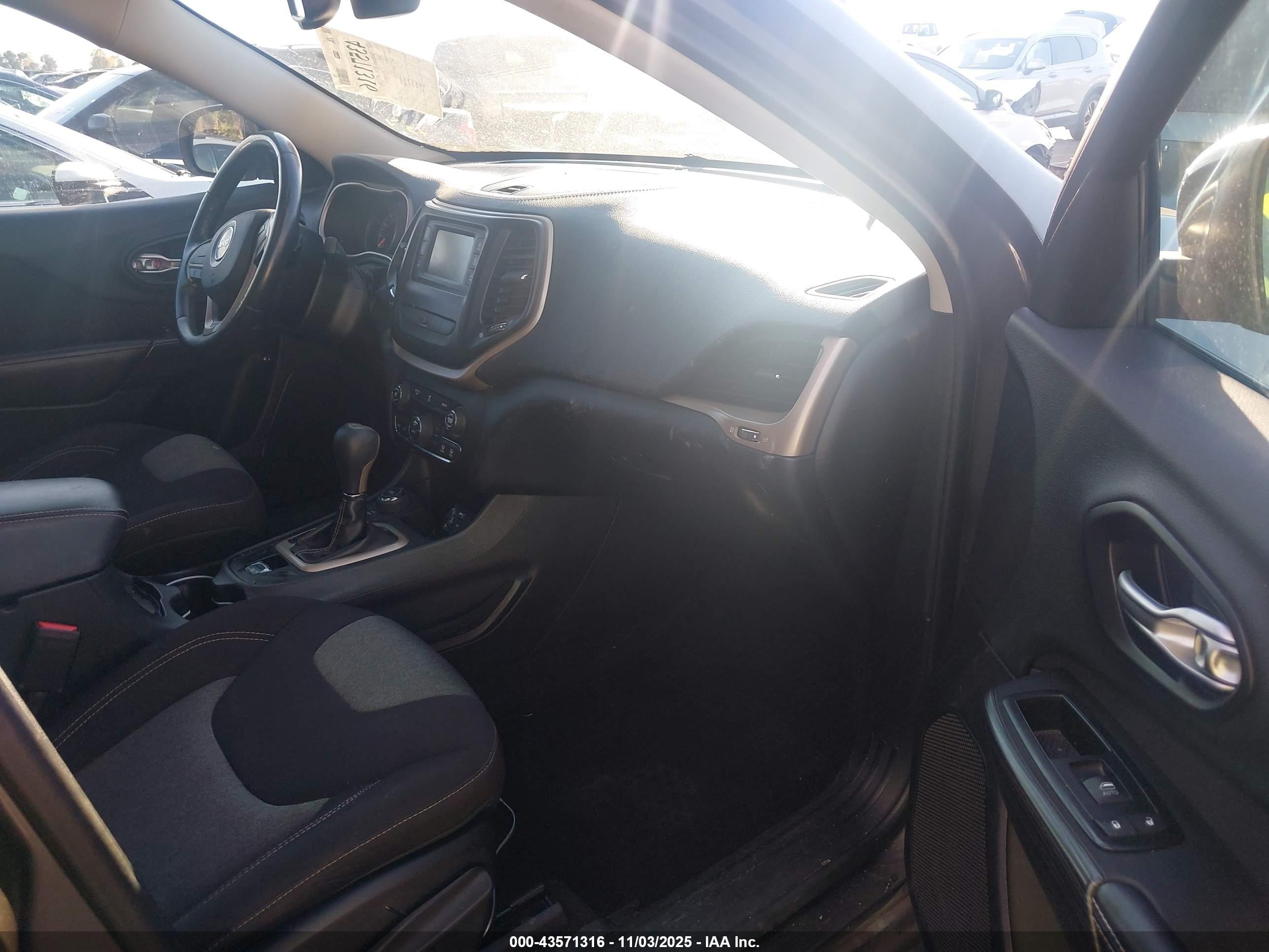 JEEP CHEROKEE image 5