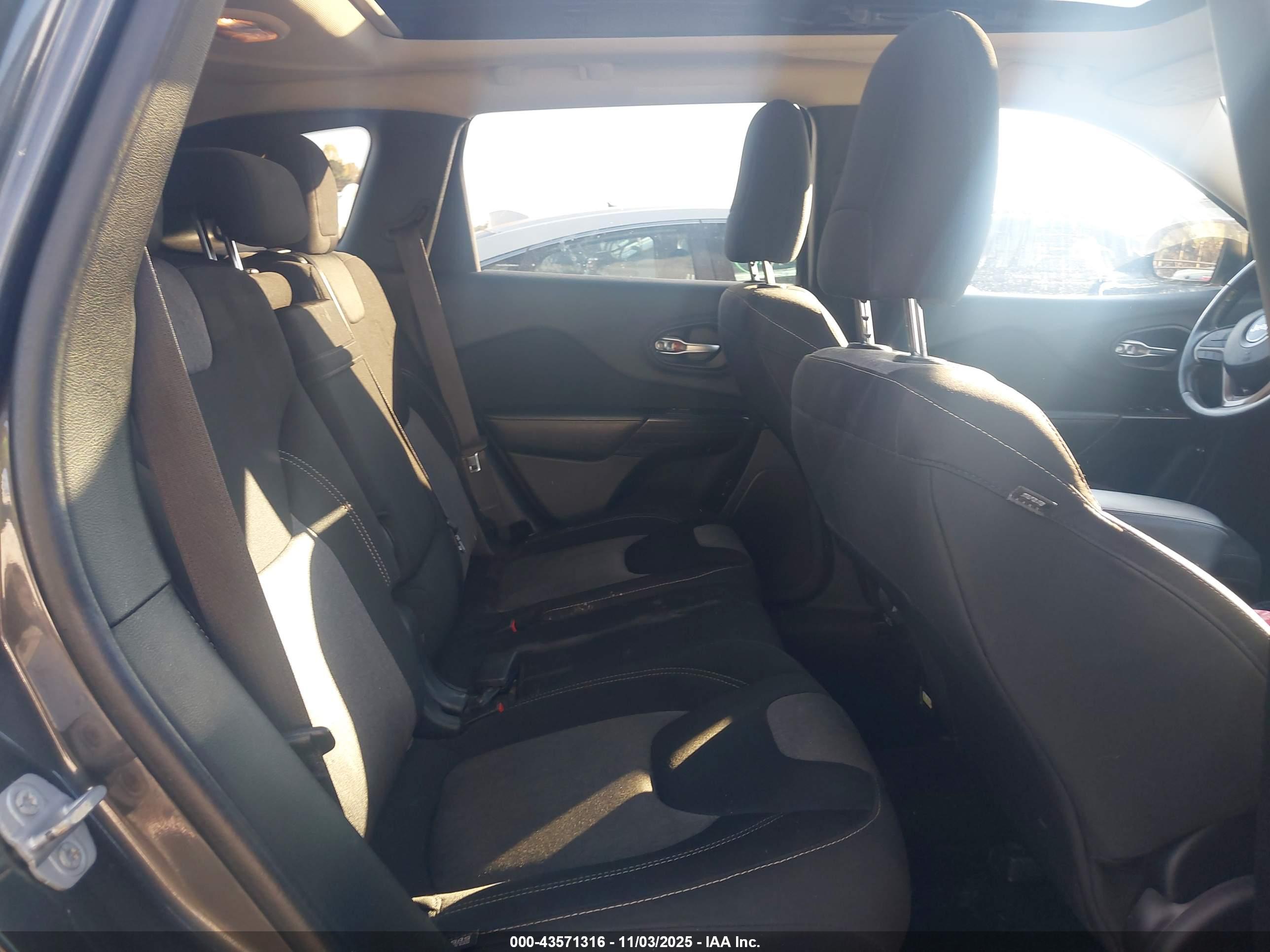 JEEP CHEROKEE image 8