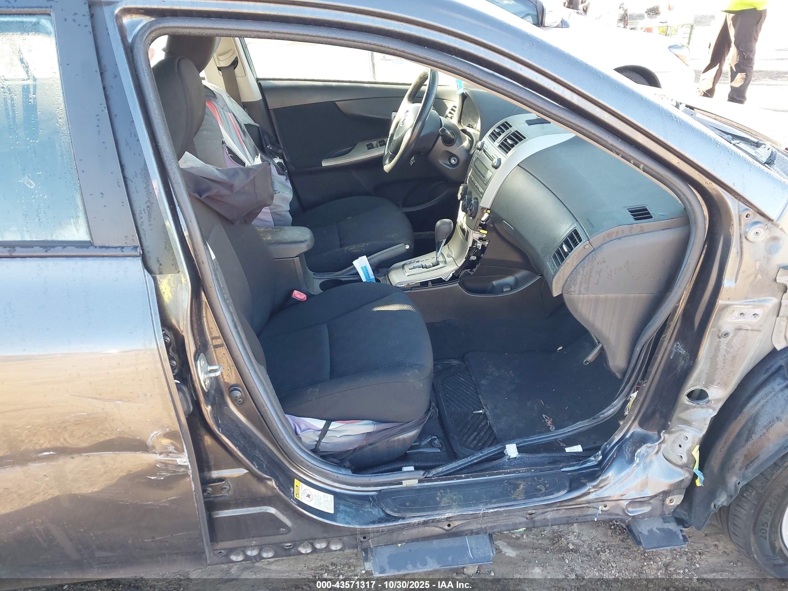 TOYOTA COROLLA image 5