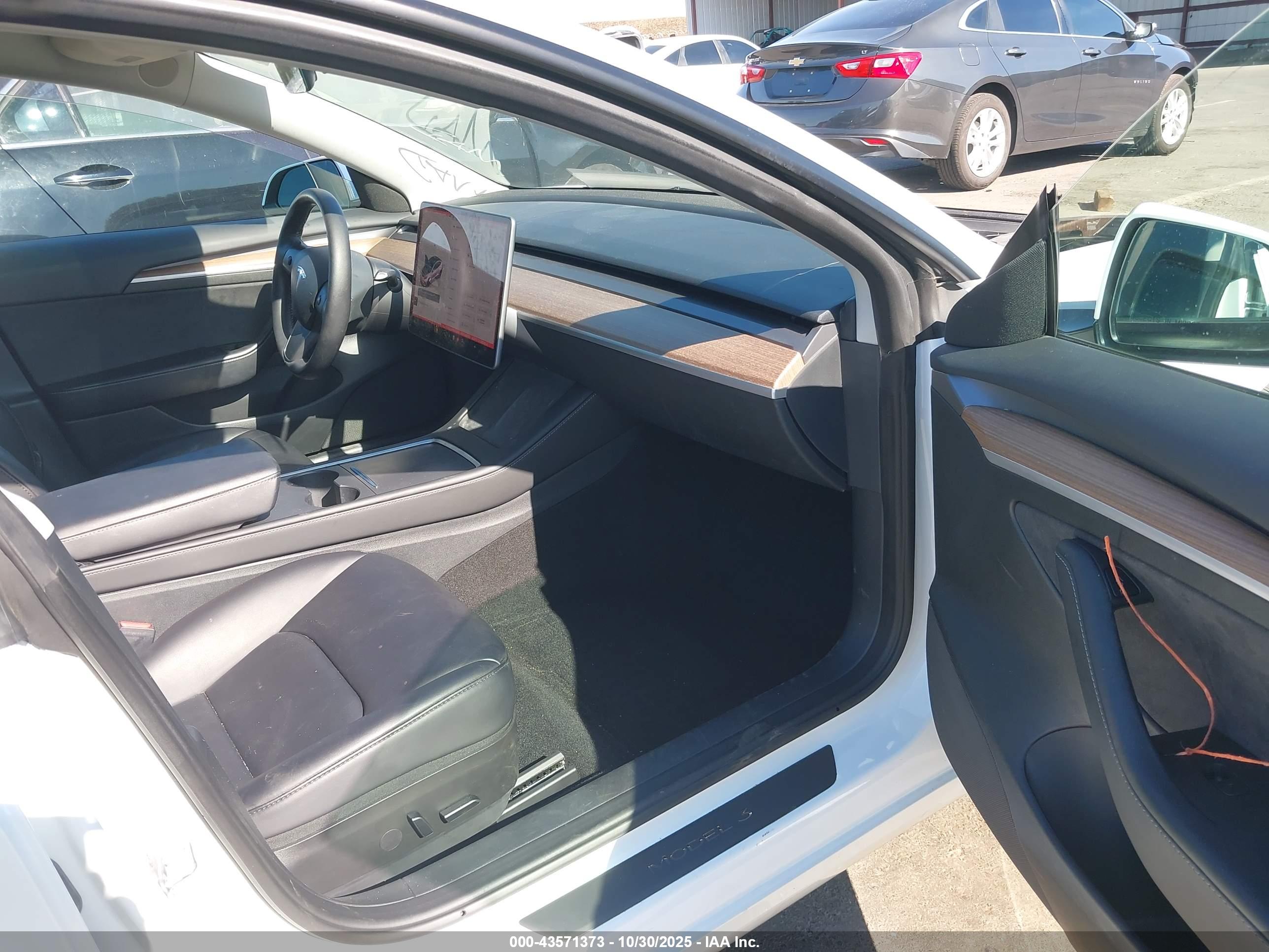 TESLA MODEL image 5