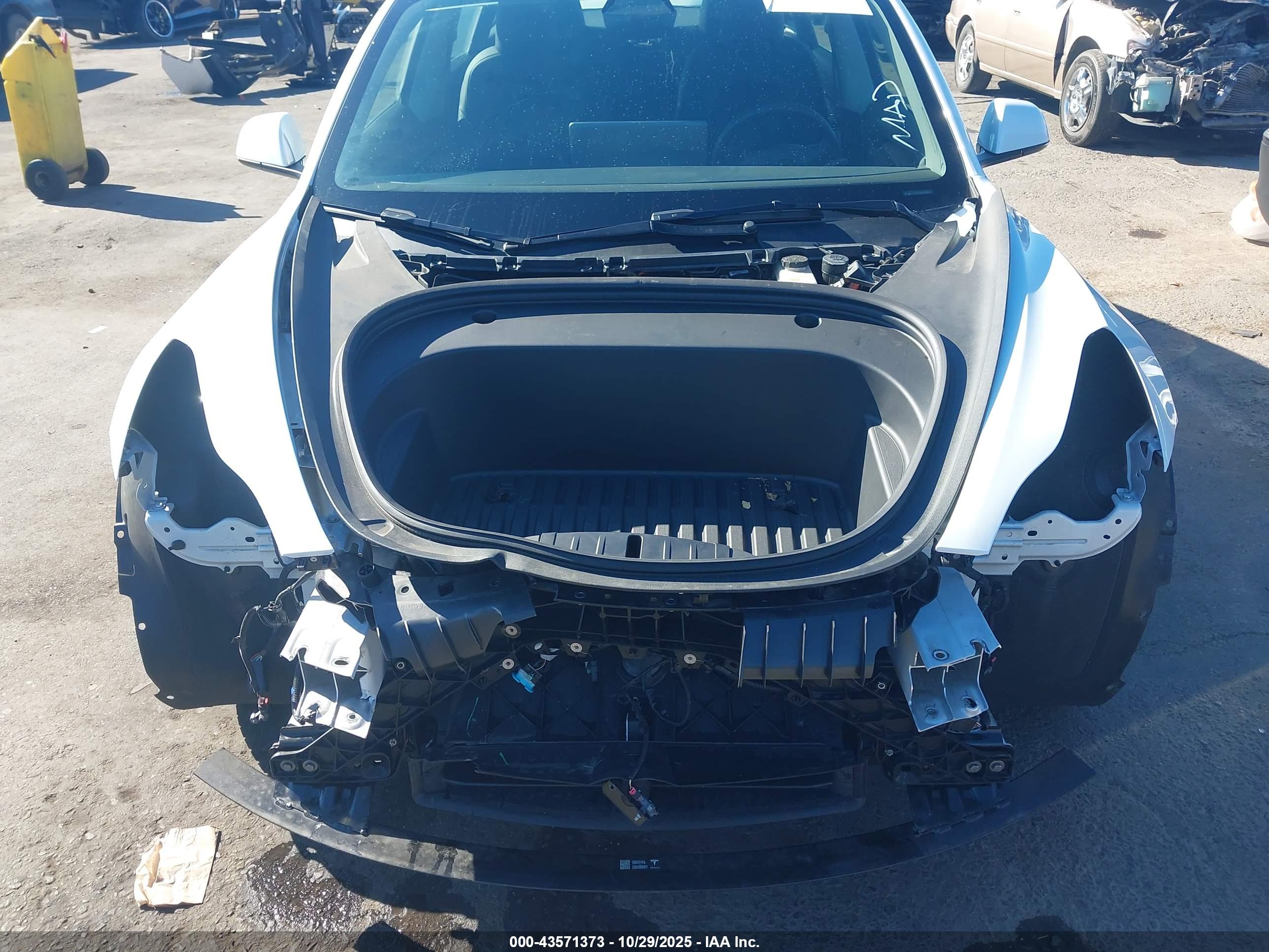 TESLA MODEL image 6