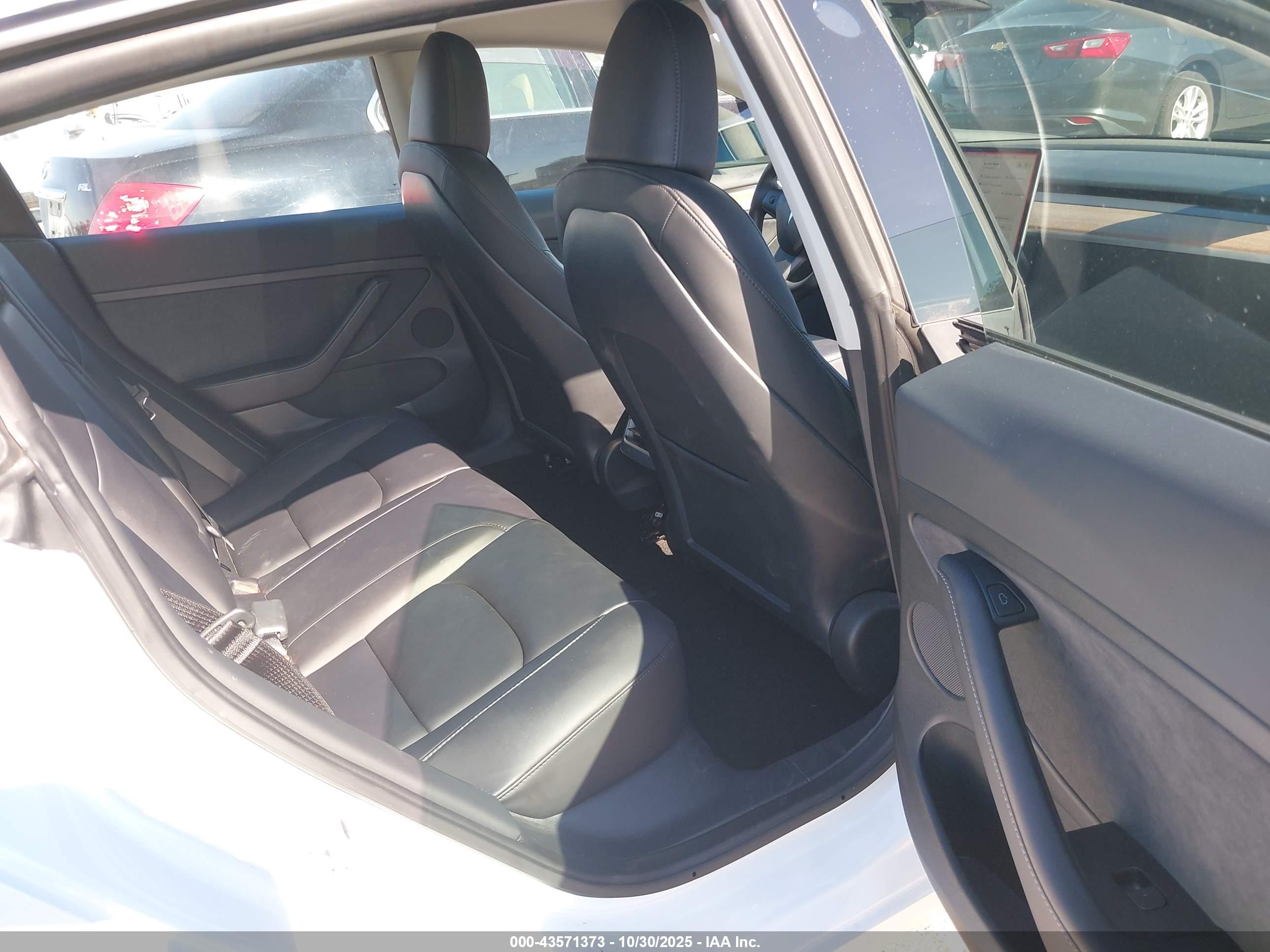 TESLA MODEL image 8