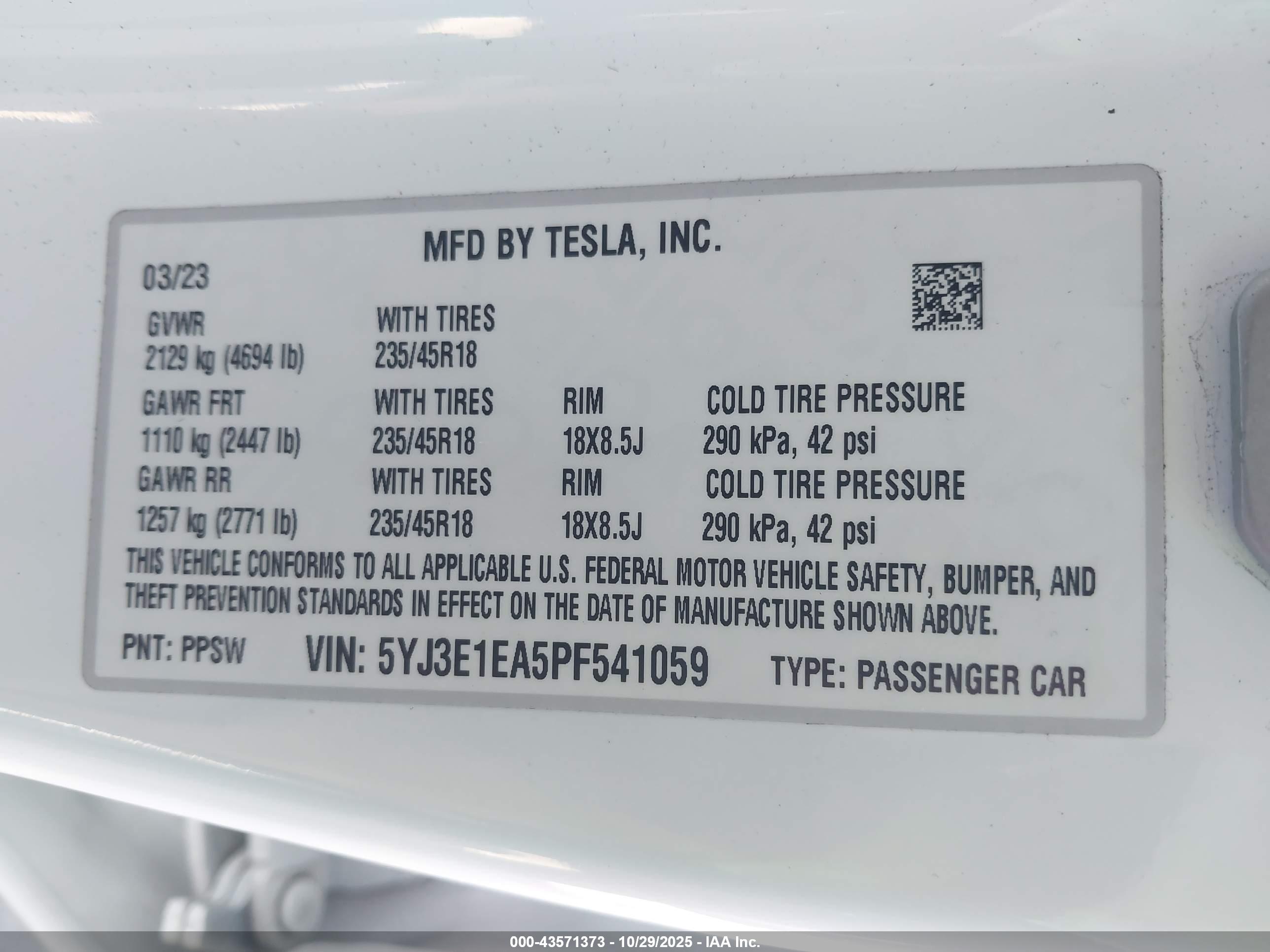 TESLA MODEL image 9