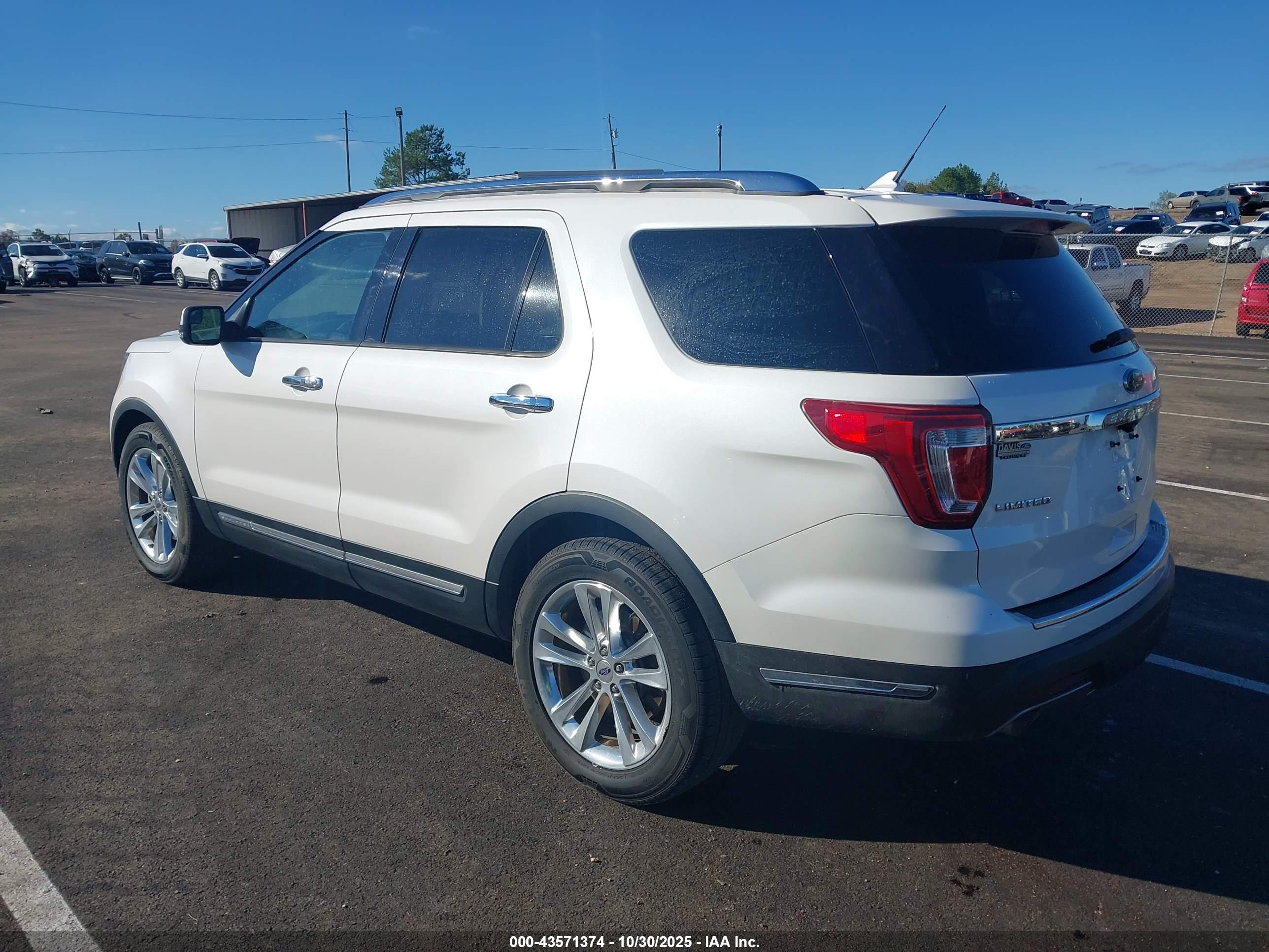 FORD EXPLORER image 3