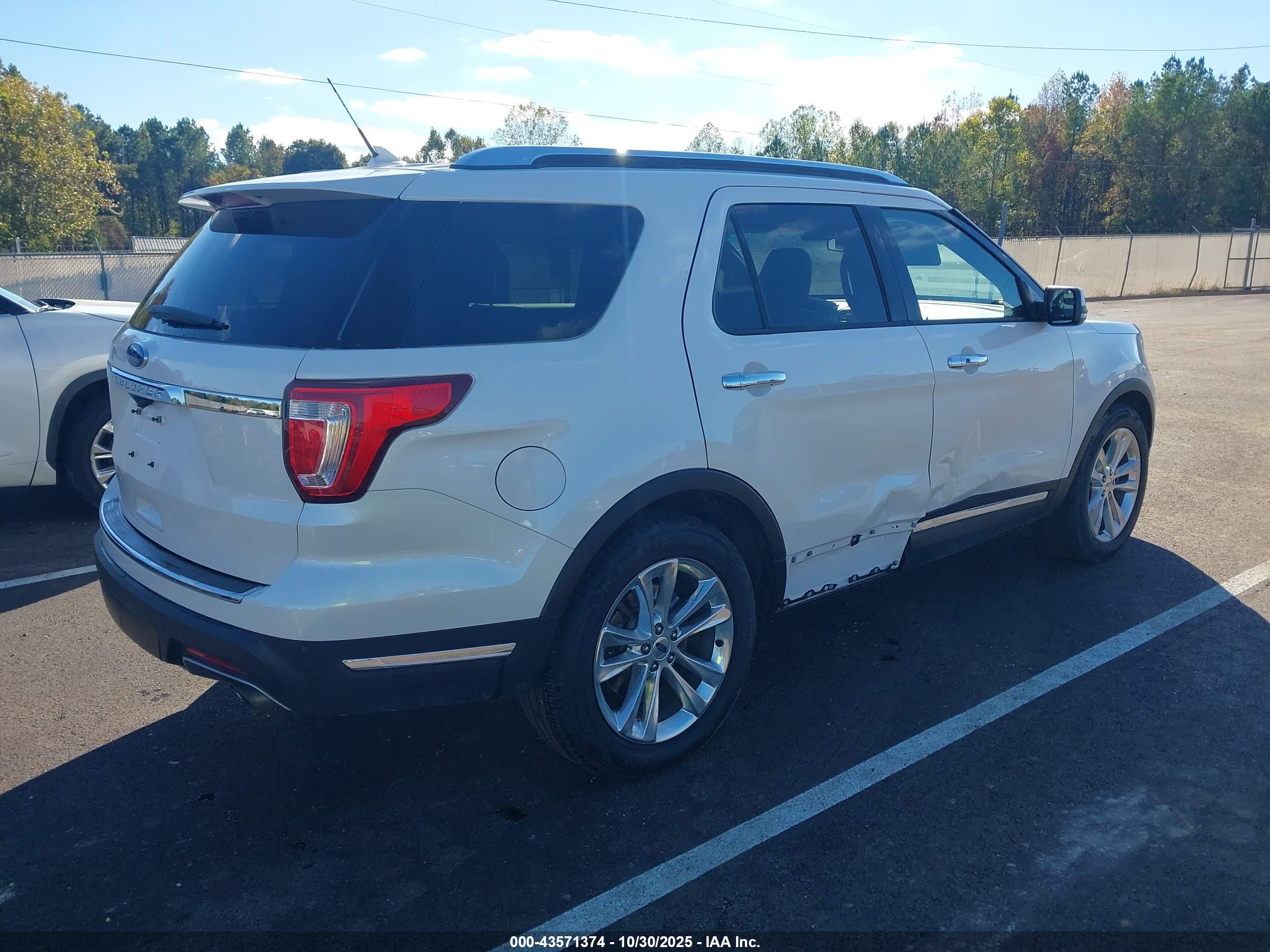 FORD EXPLORER image 4
