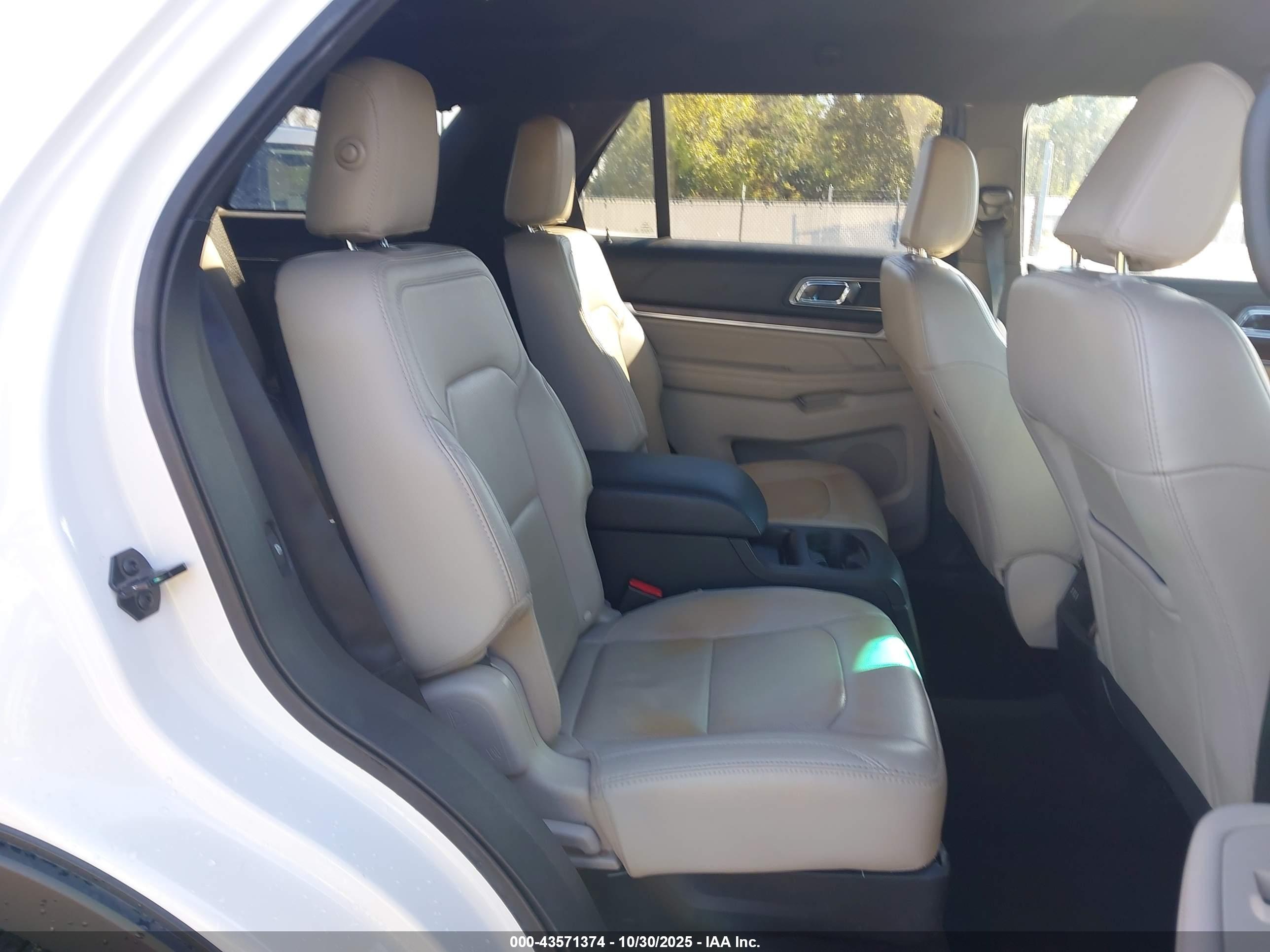 FORD EXPLORER image 8