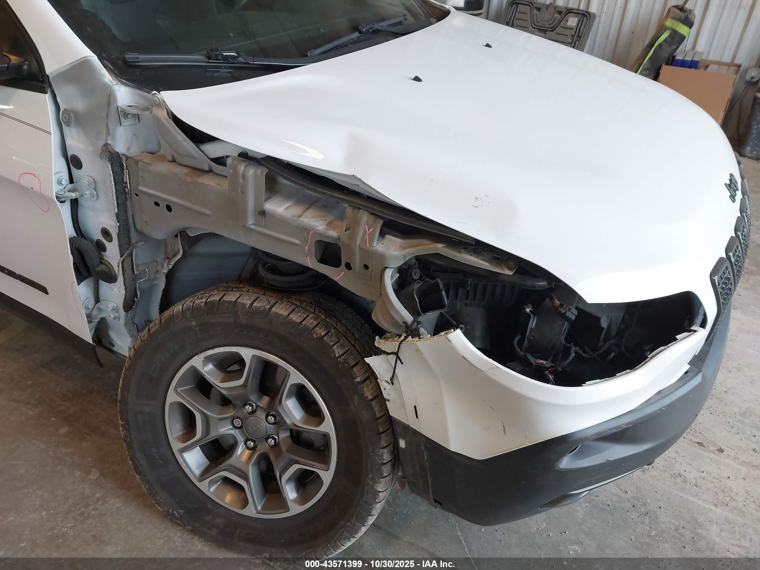 JEEP CHEROKEE image 6