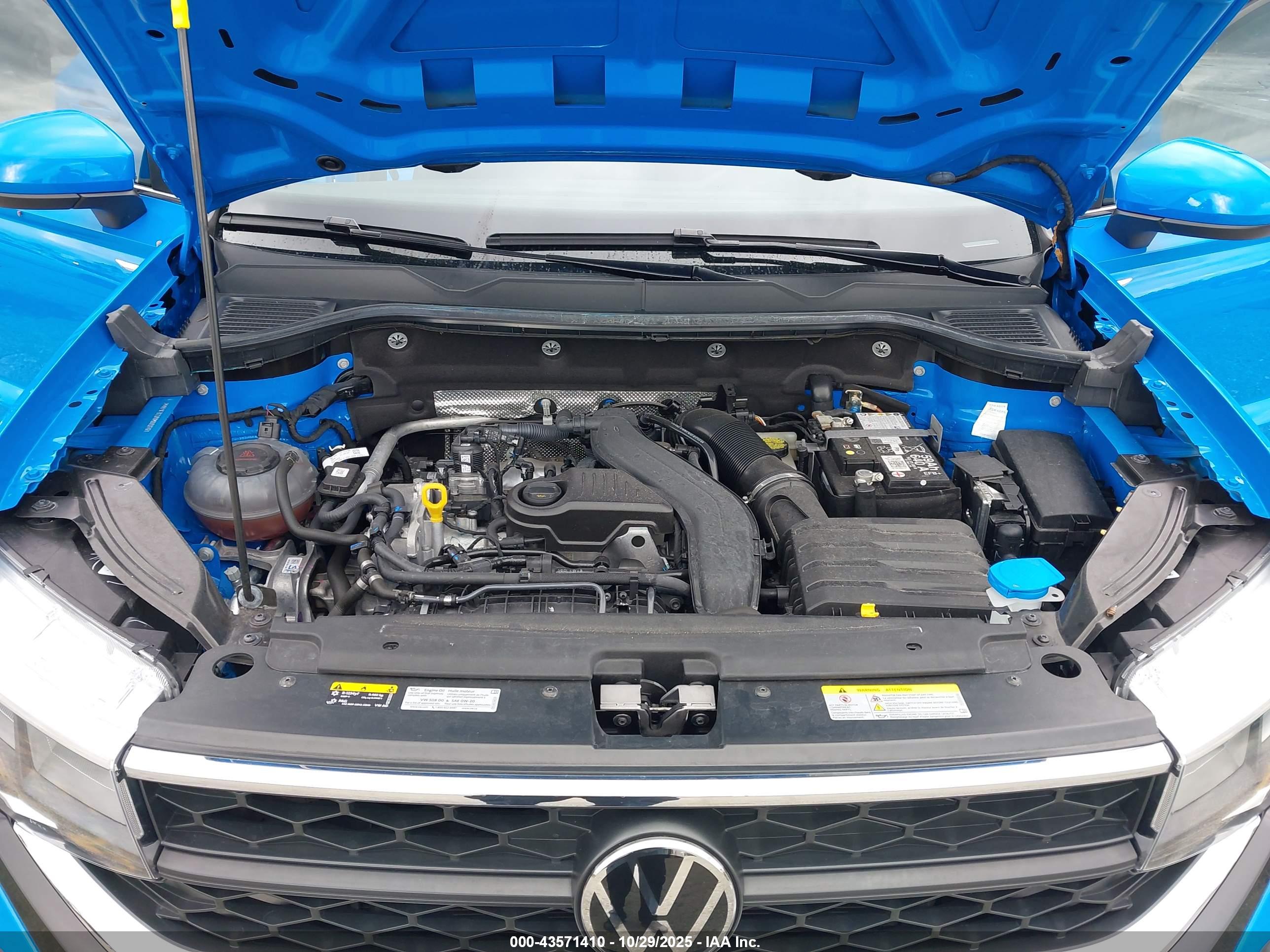 VOLKSWAGEN TAOS image 10