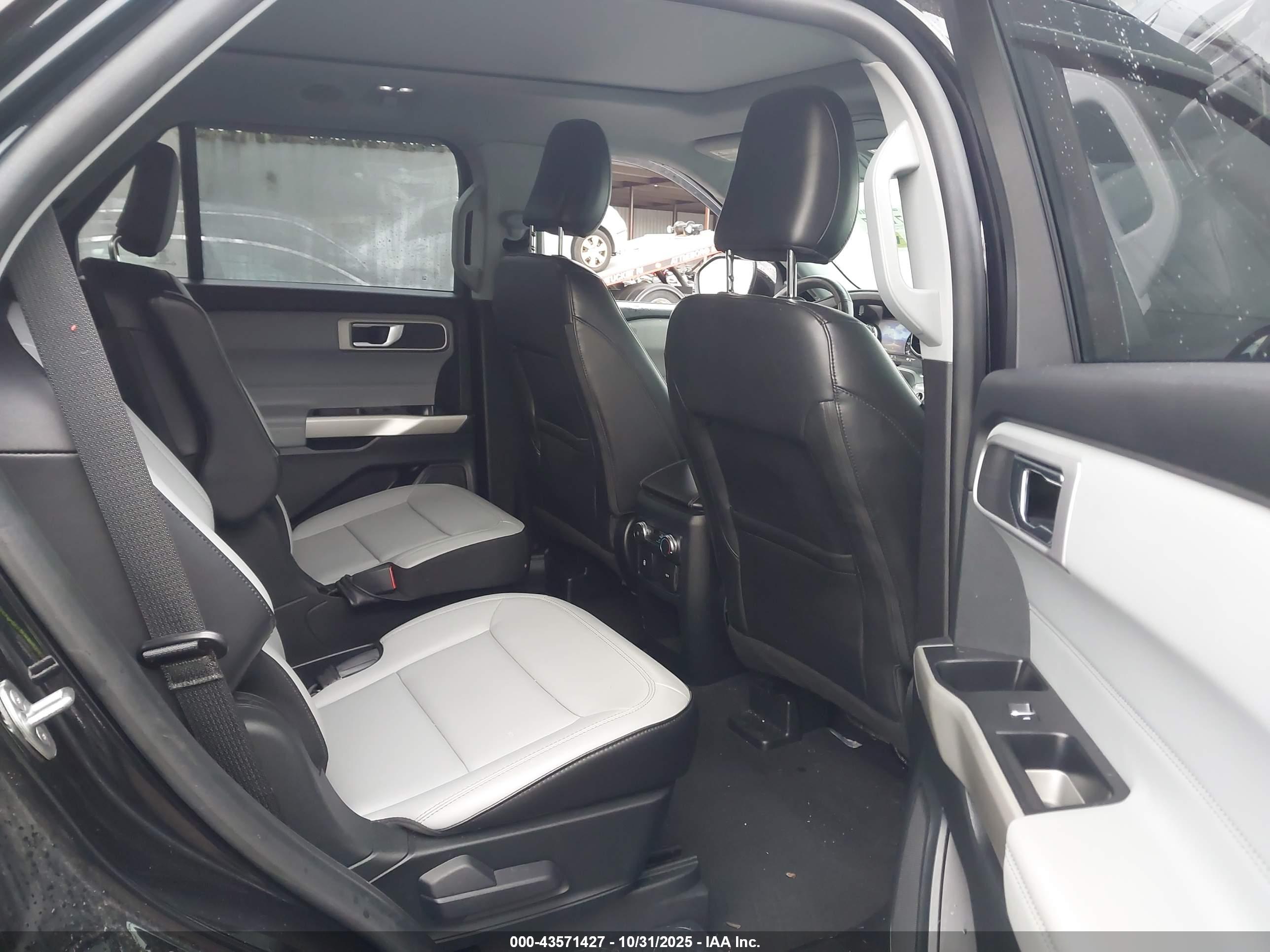 FORD EXPLORER image 8