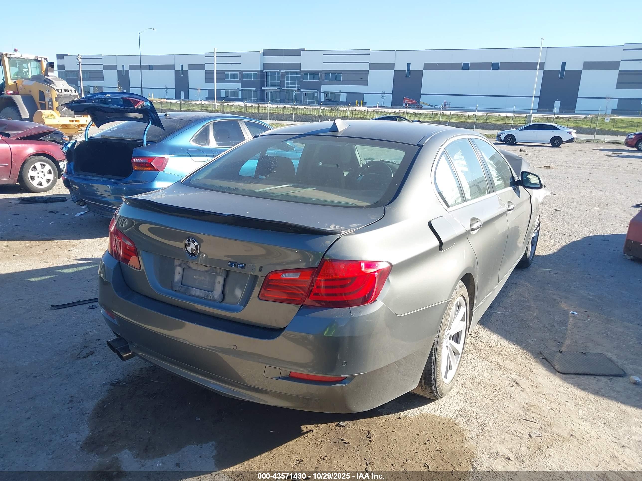 BMW 528I image 4