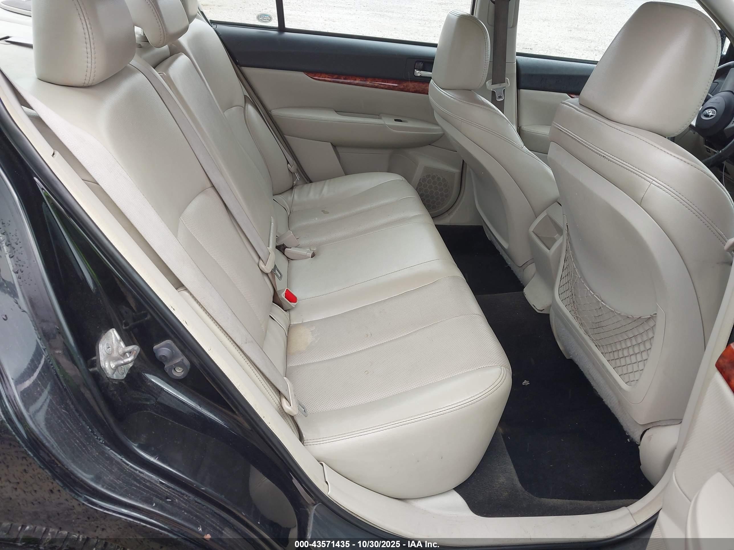 SUBARU LEGACY image 8